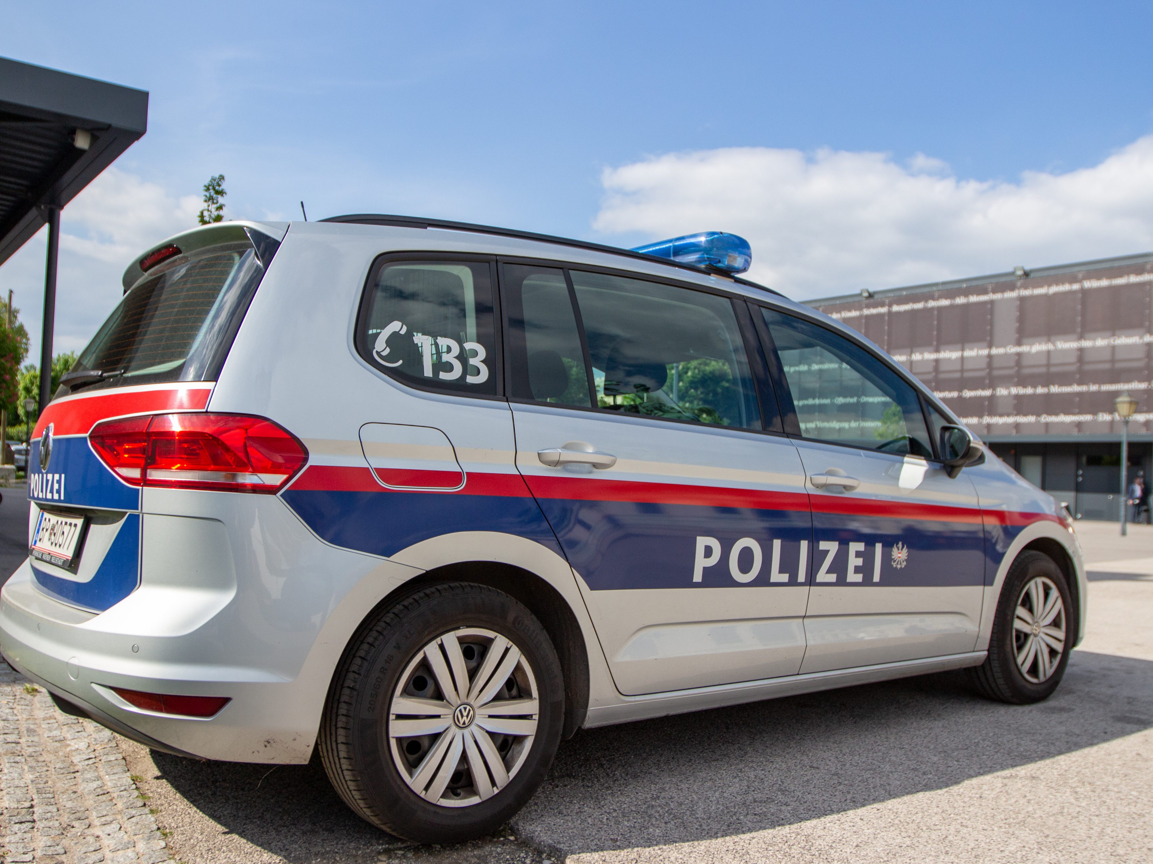 Nach dem Überfall auf ein Lebensmittelgeschäft im Weinviertel zeigte sich nun ein 43-jähriger Beschuldigter geständig.