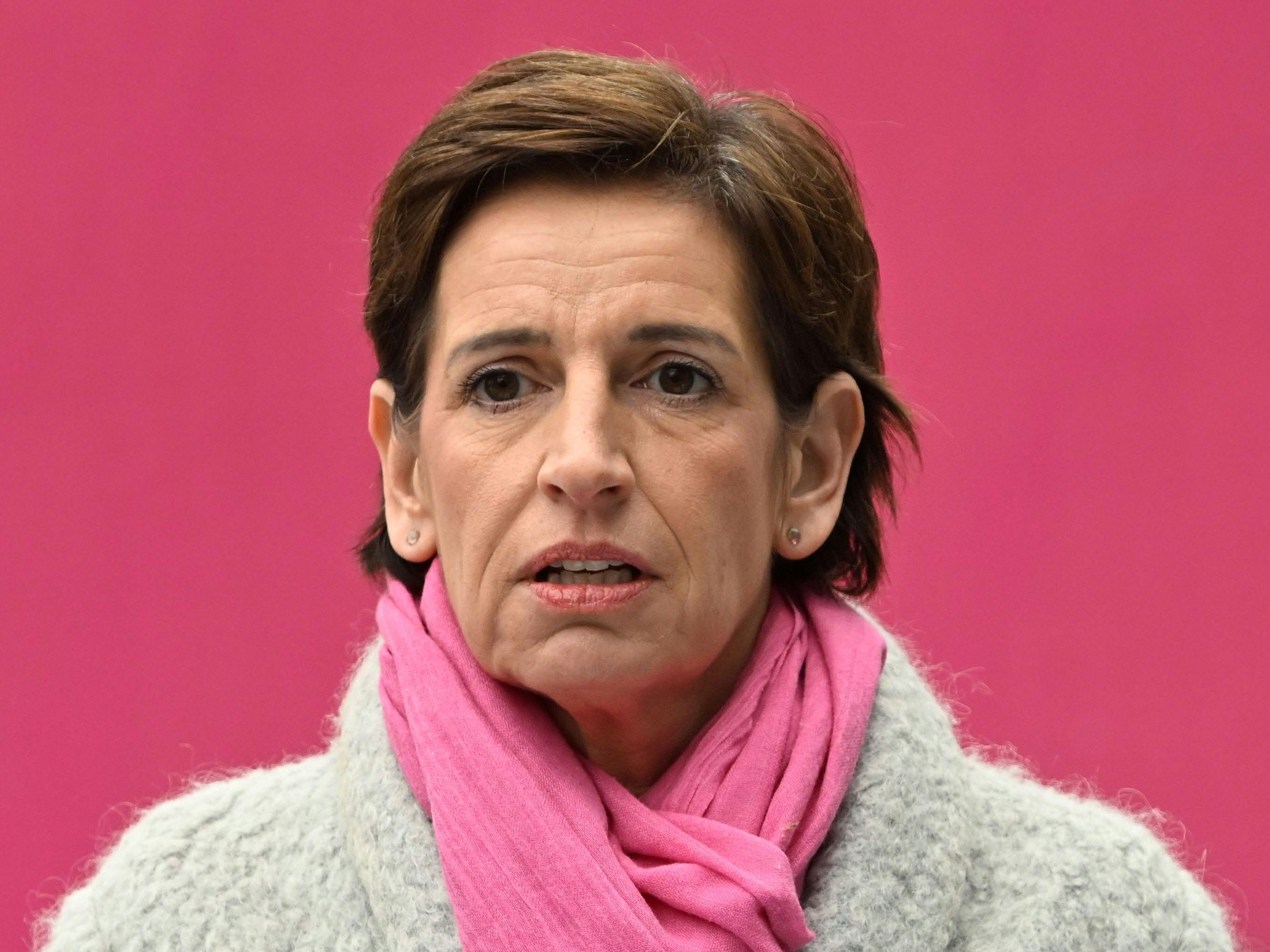 Die NEOS wollen ein Generationenpaket. Die NEOS wollen ein Generationenpaket.