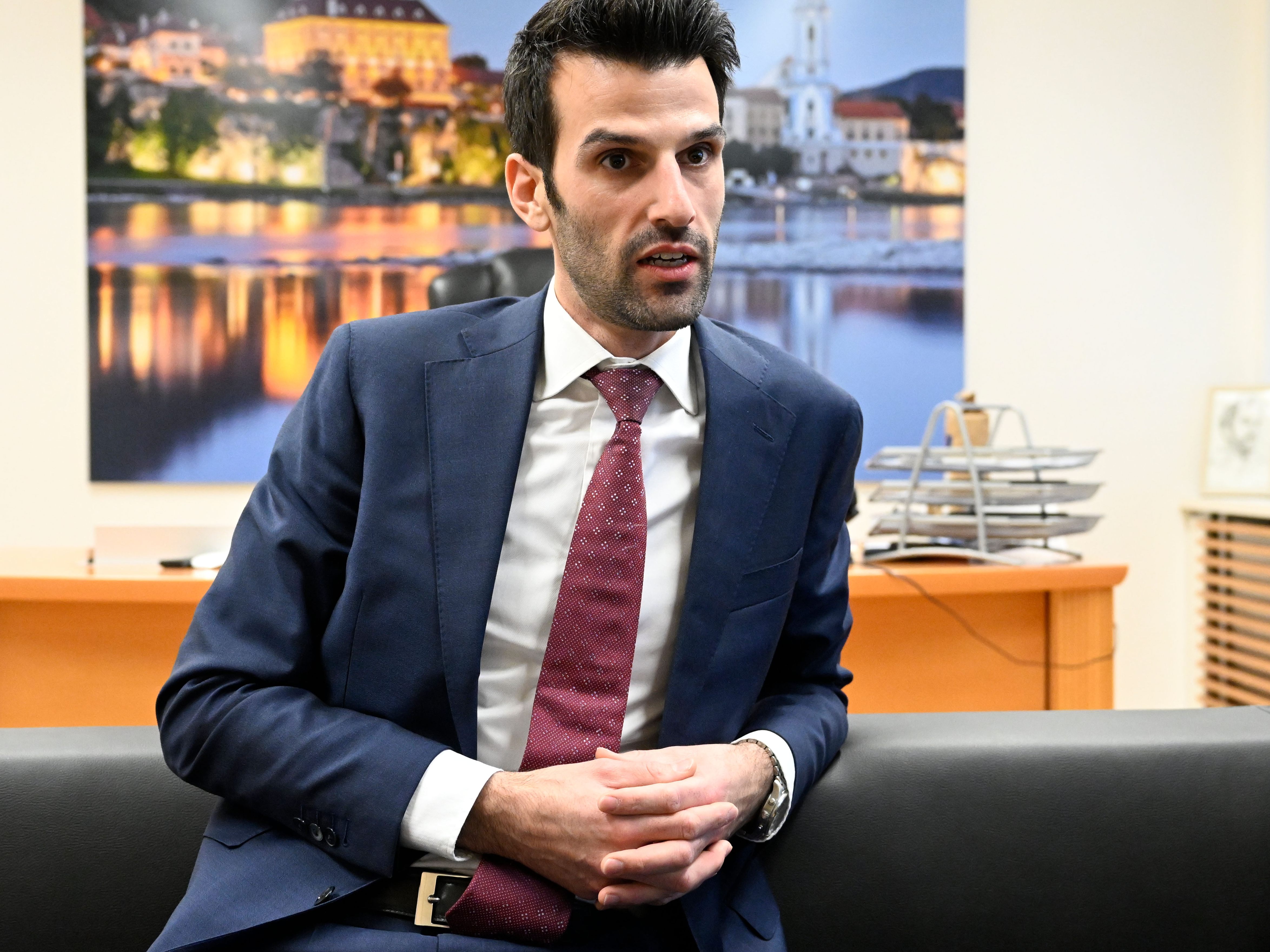 Udo Landbauer ortete "politische Einflussnahme" durch die ÖVP bei den bisherigen Berichten. Udo Landbauer ortete "politische Einflussnahme" durch die ÖVP bei den bisherigen Berichten.