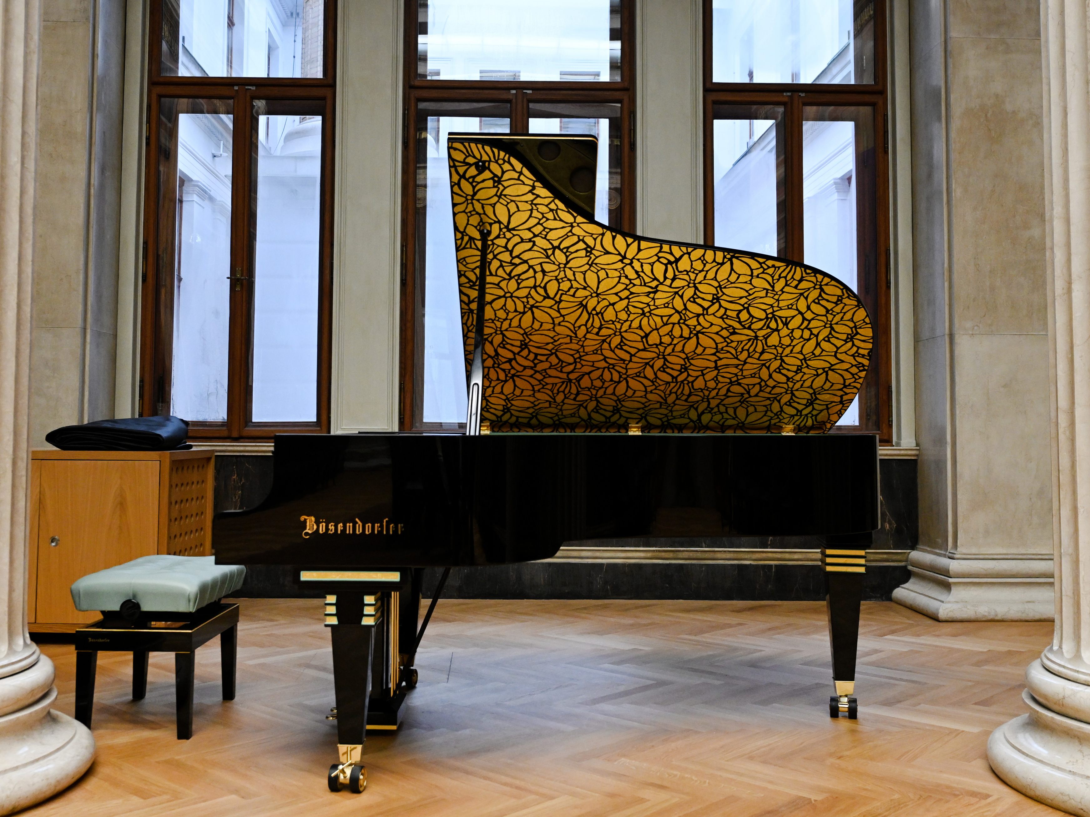 Im Parlament in Wien findet sich im Rahmen der Sanierung nun auch zeitgenössische Kunst.
