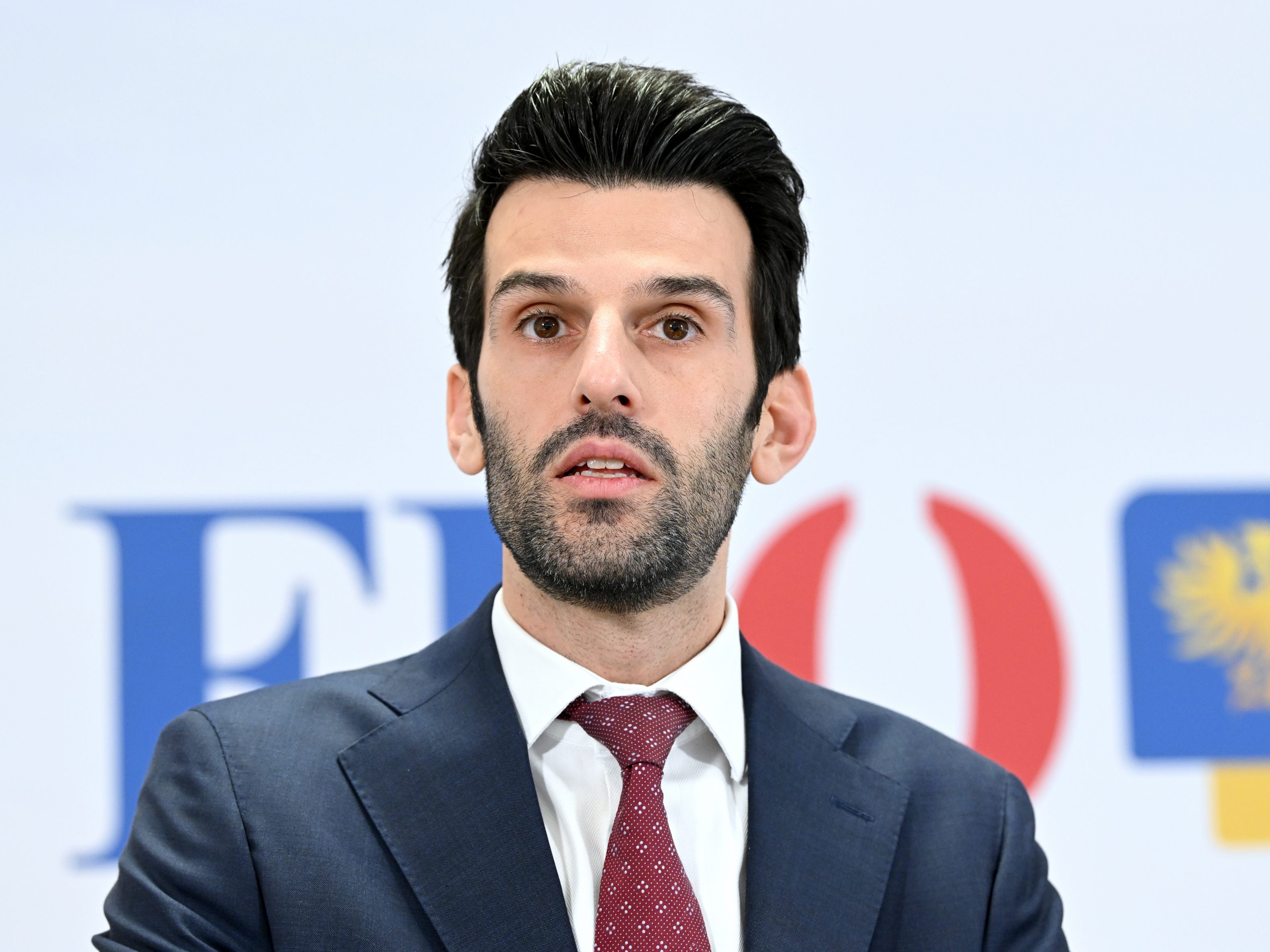 Die FPÖ-NÖ ist mit viel Kritik an der ÖVP offiziell in den Wahlkampf gestartet. Die FPÖ-NÖ ist mit viel Kritik an der ÖVP offiziell in den Wahlkampf gestartet.