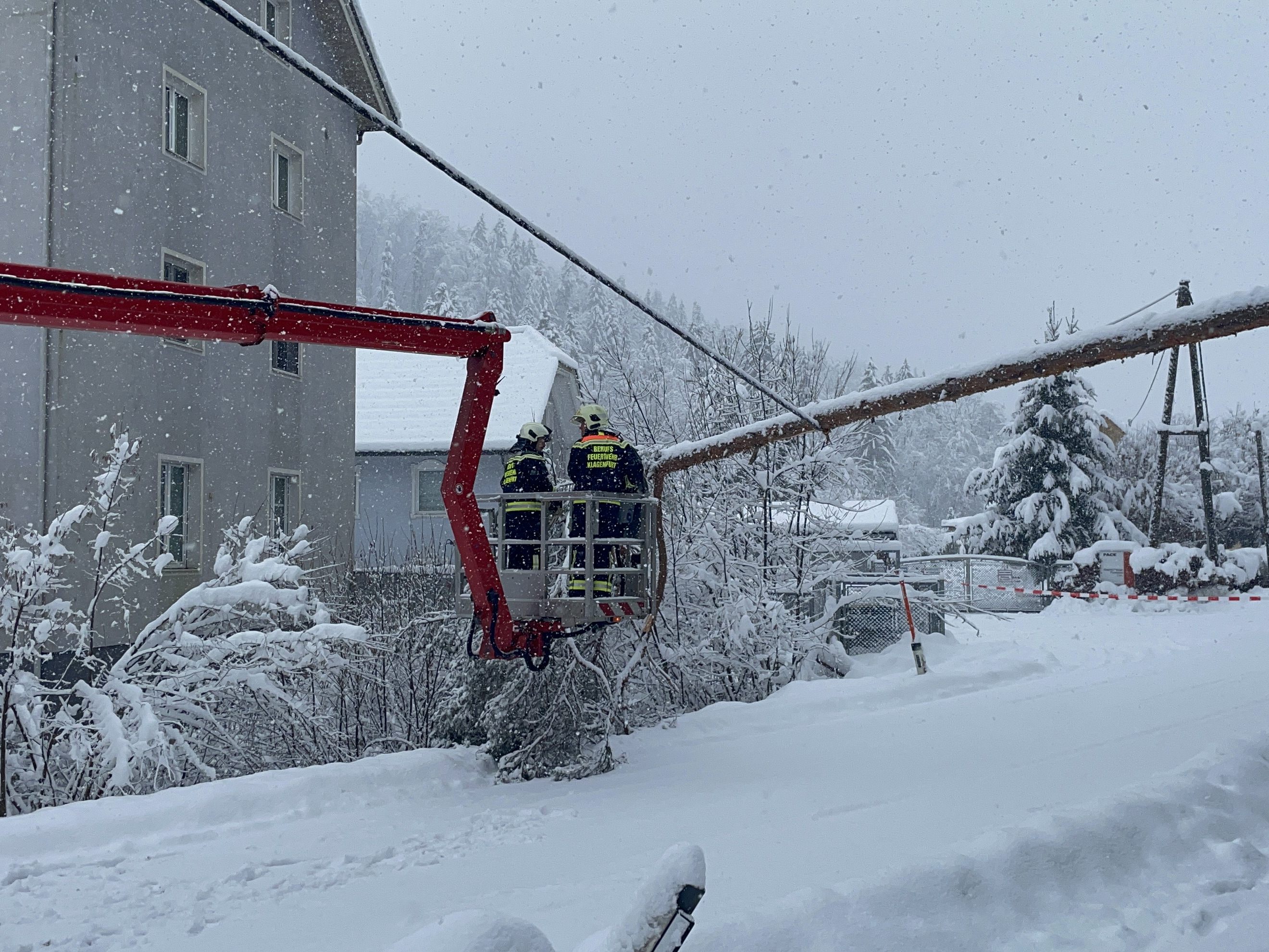 Schneefälle: Rund 7.000 Haushalte in Südösterreich ohne Strom Schneefälle: Rund 7.000 Haushalte in Südösterreich ohne Strom