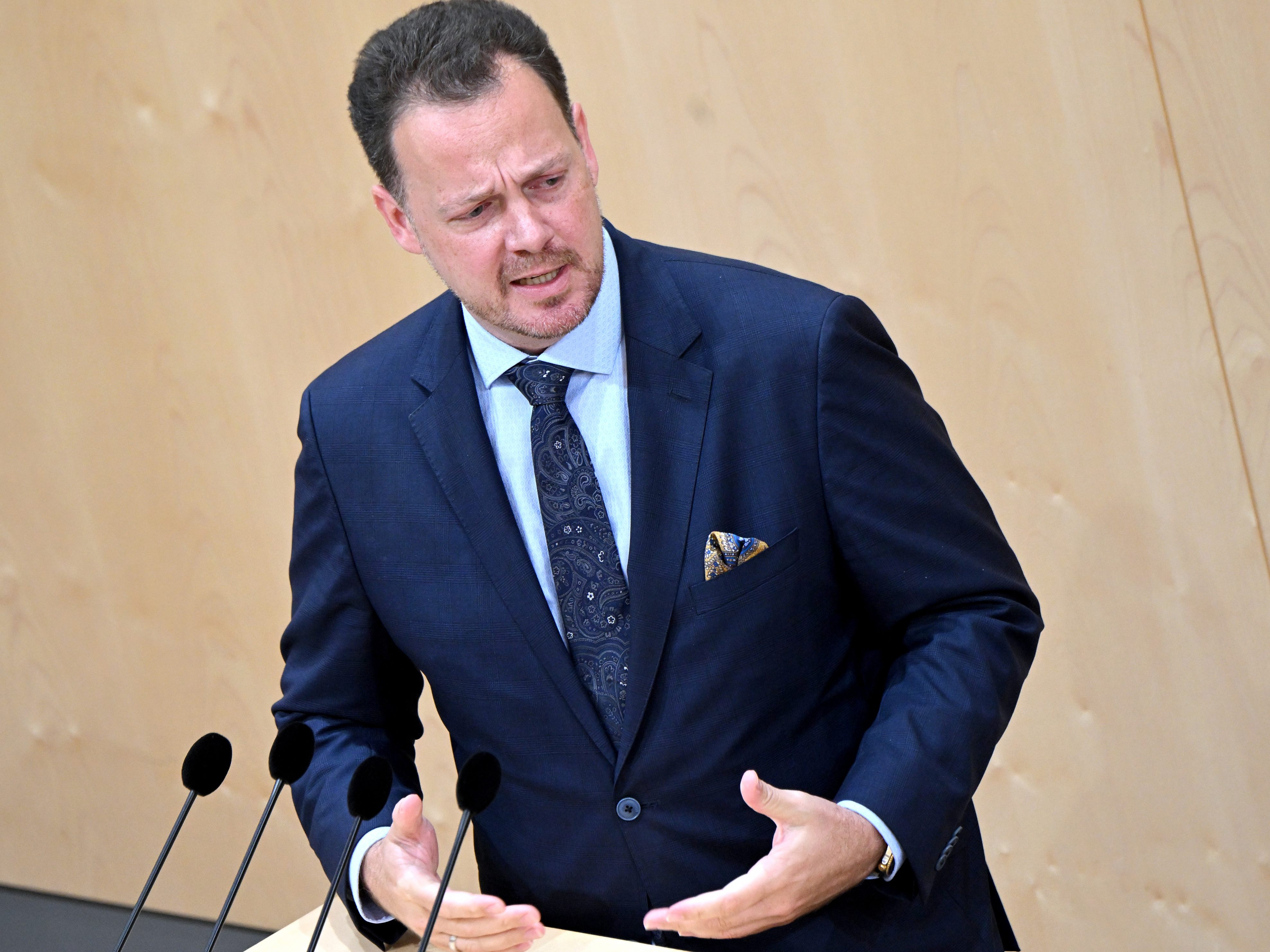 FPÖ-Gesundheitssprecher Gerhard Kaniak sagte dazu: "Denn ohne Pandemie braucht es ja kein Gesetz mehr dazu". FPÖ-Gesundheitssprecher Gerhard Kaniak sagte dazu: "Denn ohne Pandemie braucht es ja kein Gesetz mehr dazu".