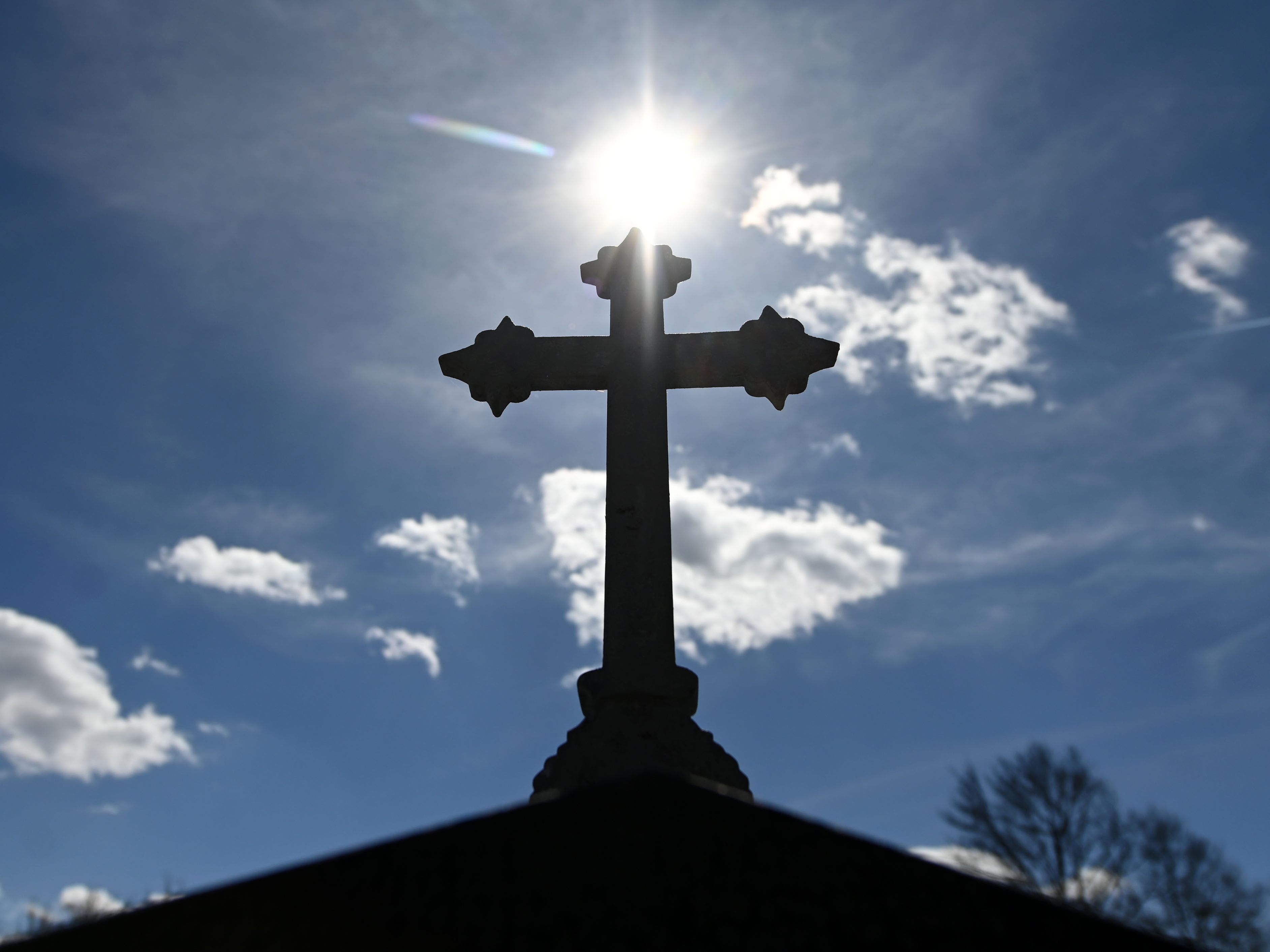 Im Jahr 2021 sind die Kirchenbeitragseinnahmen leicht gestiegen. Im Jahr 2021 sind die Kirchenbeitragseinnahmen leicht gestiegen.