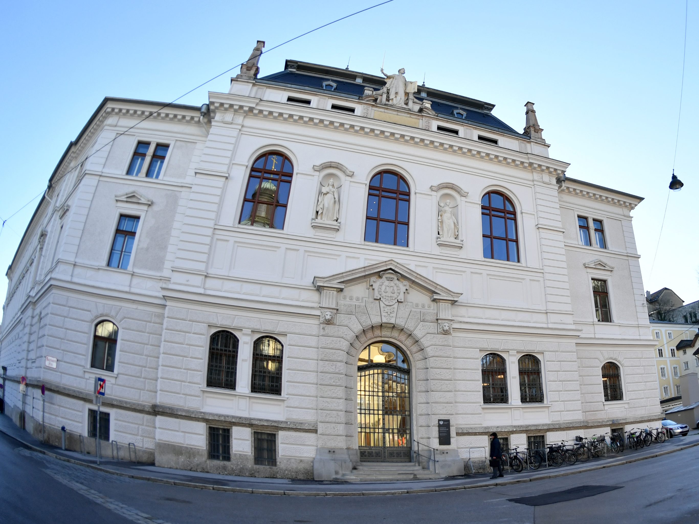 Am Landesgericht Salzburg wurde eine Stiefmutter zu neun Jahren Haft verurteilt. Am Landesgericht Salzburg wurde eine Stiefmutter zu neun Jahren Haft verurteilt.