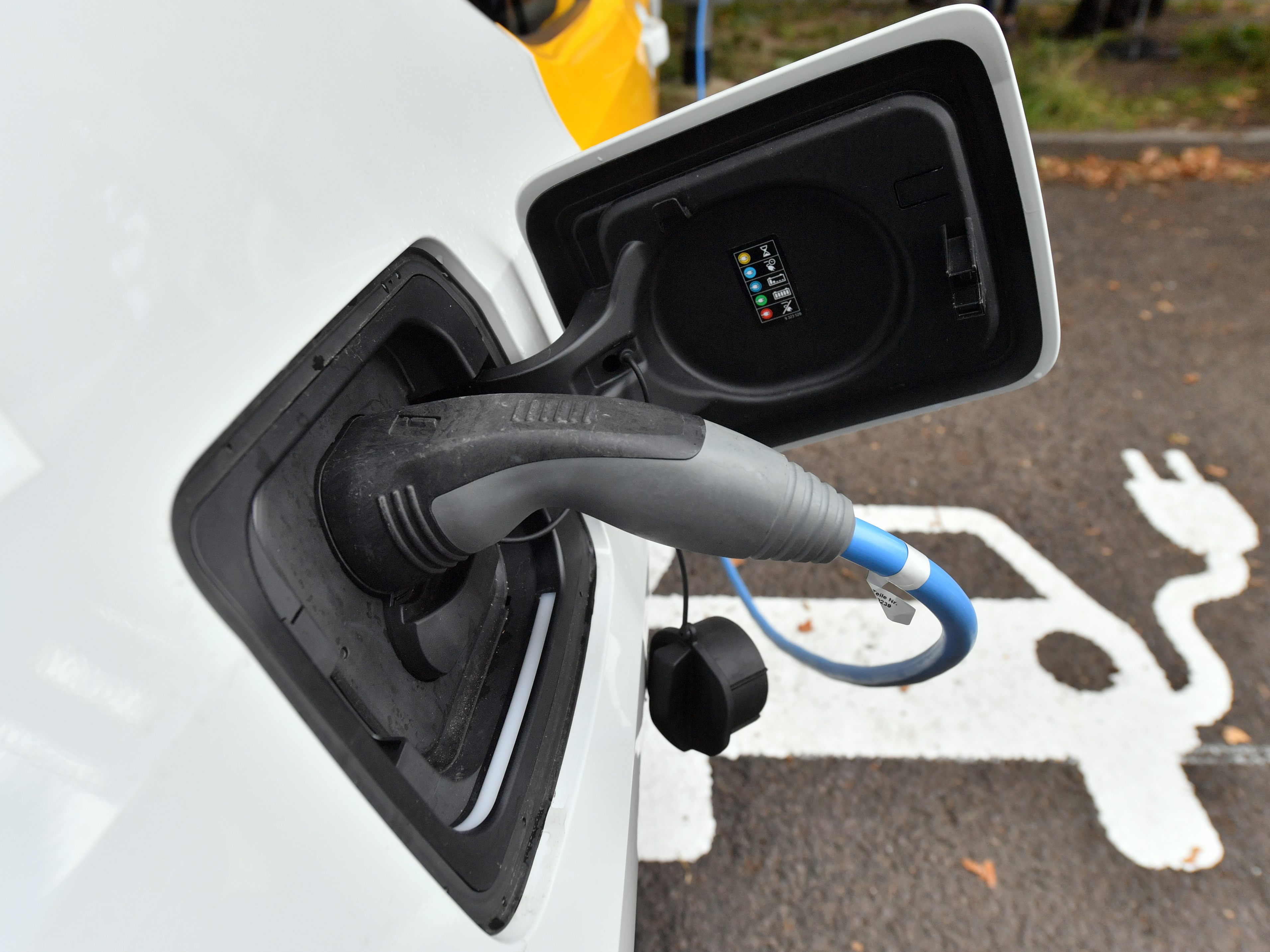 Europa könnte das Rennen um die Herstellung von E-Auto-Batterien gegen die USA verlieren.