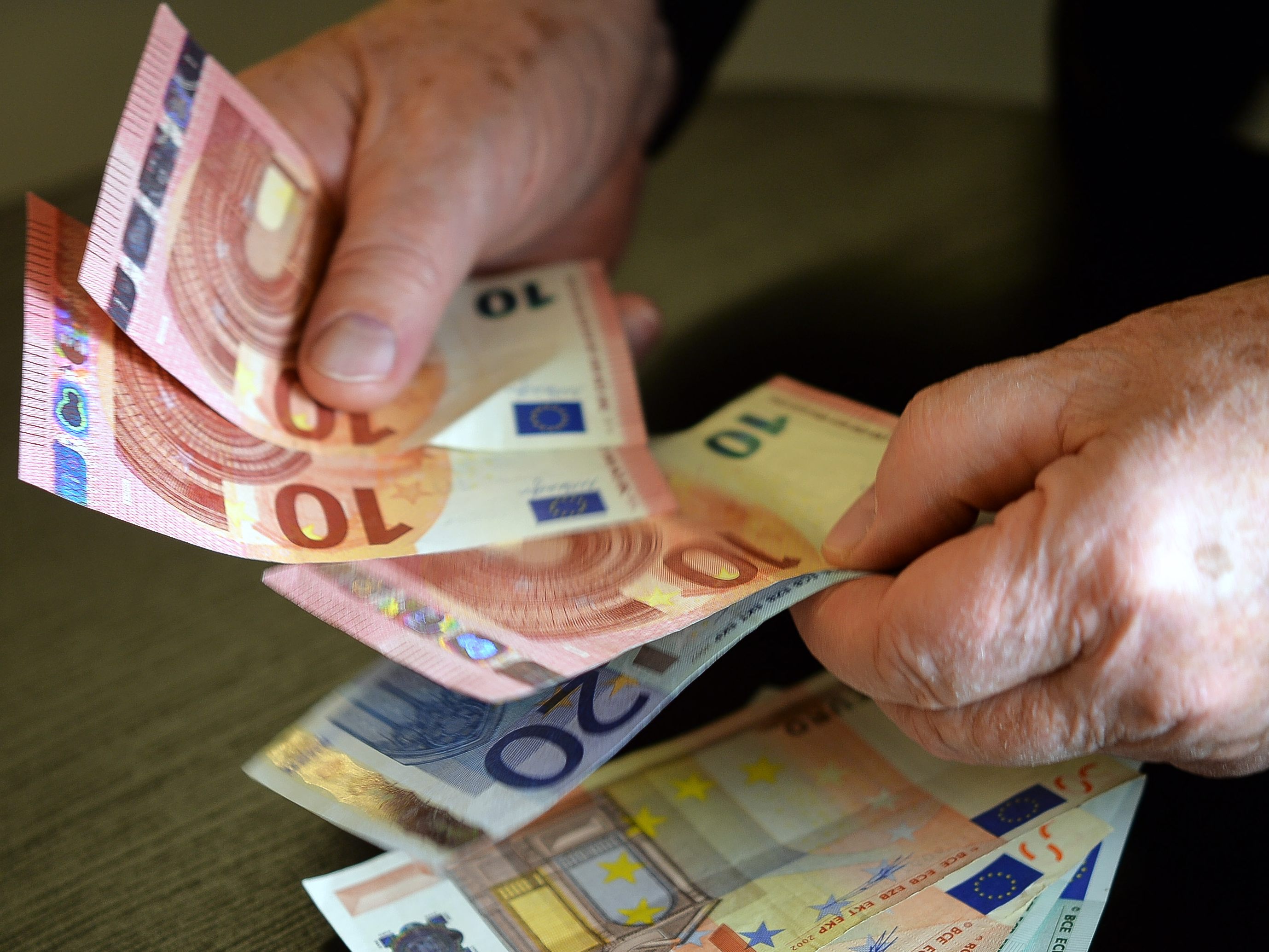 Sozialausgaben gewähren Gutverdienern generösen Ruhegenuss. Sozialausgaben gewähren Gutverdienern generösen Ruhegenuss.