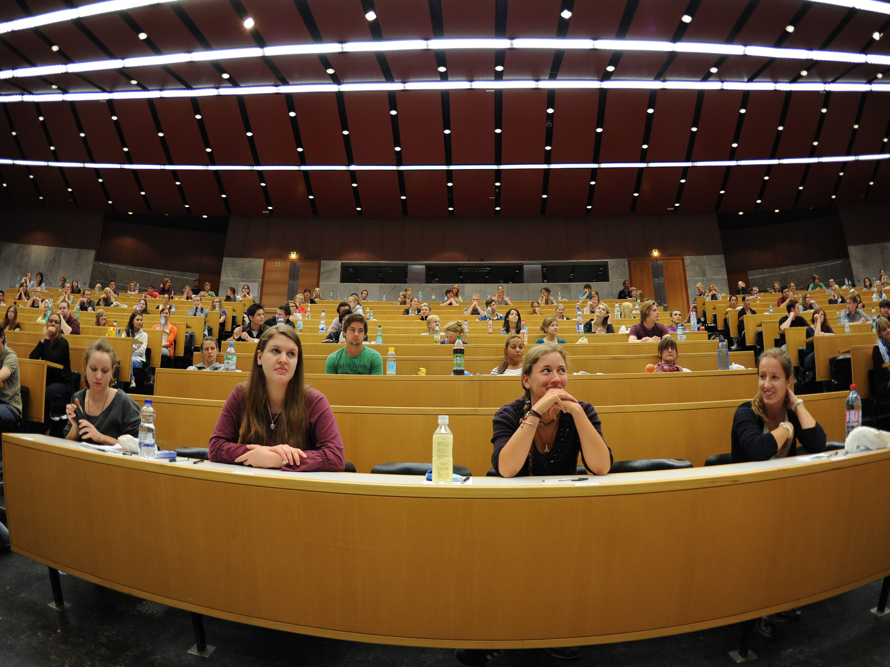 Die Anzahl der Studienabschlüsse an den Unis ist auf einem Allzeit-Hoch. Die Anzahl der Studienabschlüsse an den Unis ist auf einem Allzeit-Hoch.