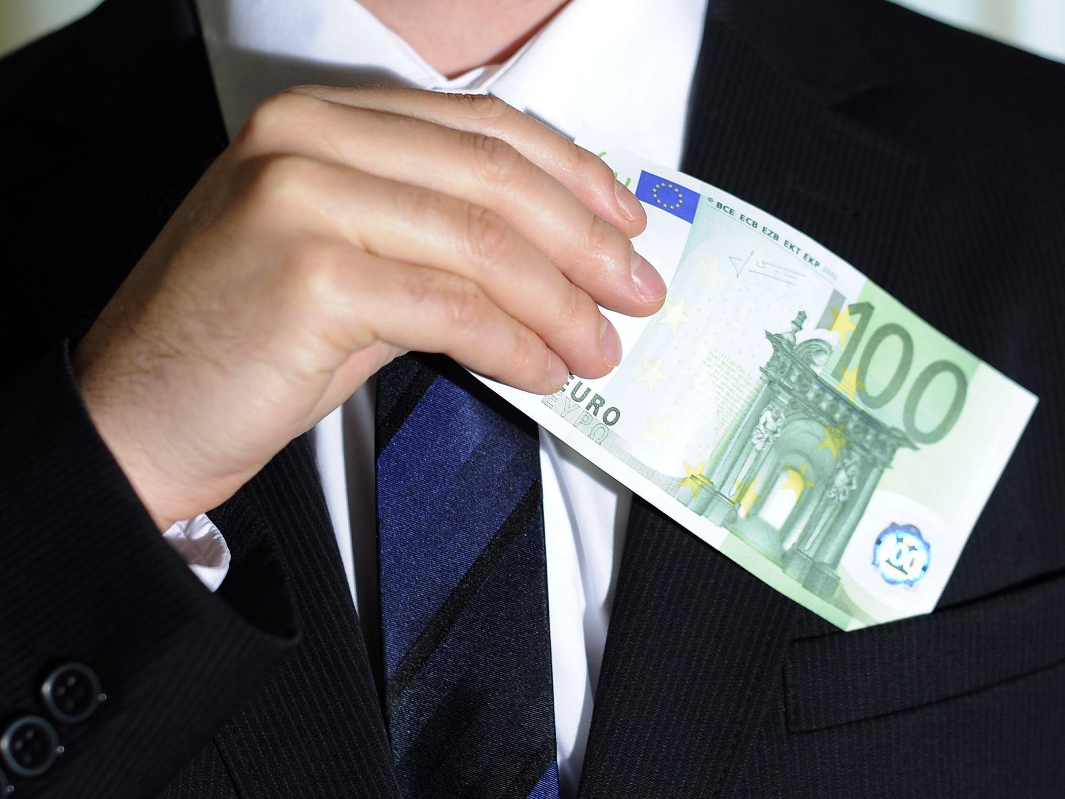 Diese Strafen könnte es künftig für wegen Korruption verurteilter Politiker geben. Diese Strafen könnte es künftig für wegen Korruption verurteilter Politiker geben.