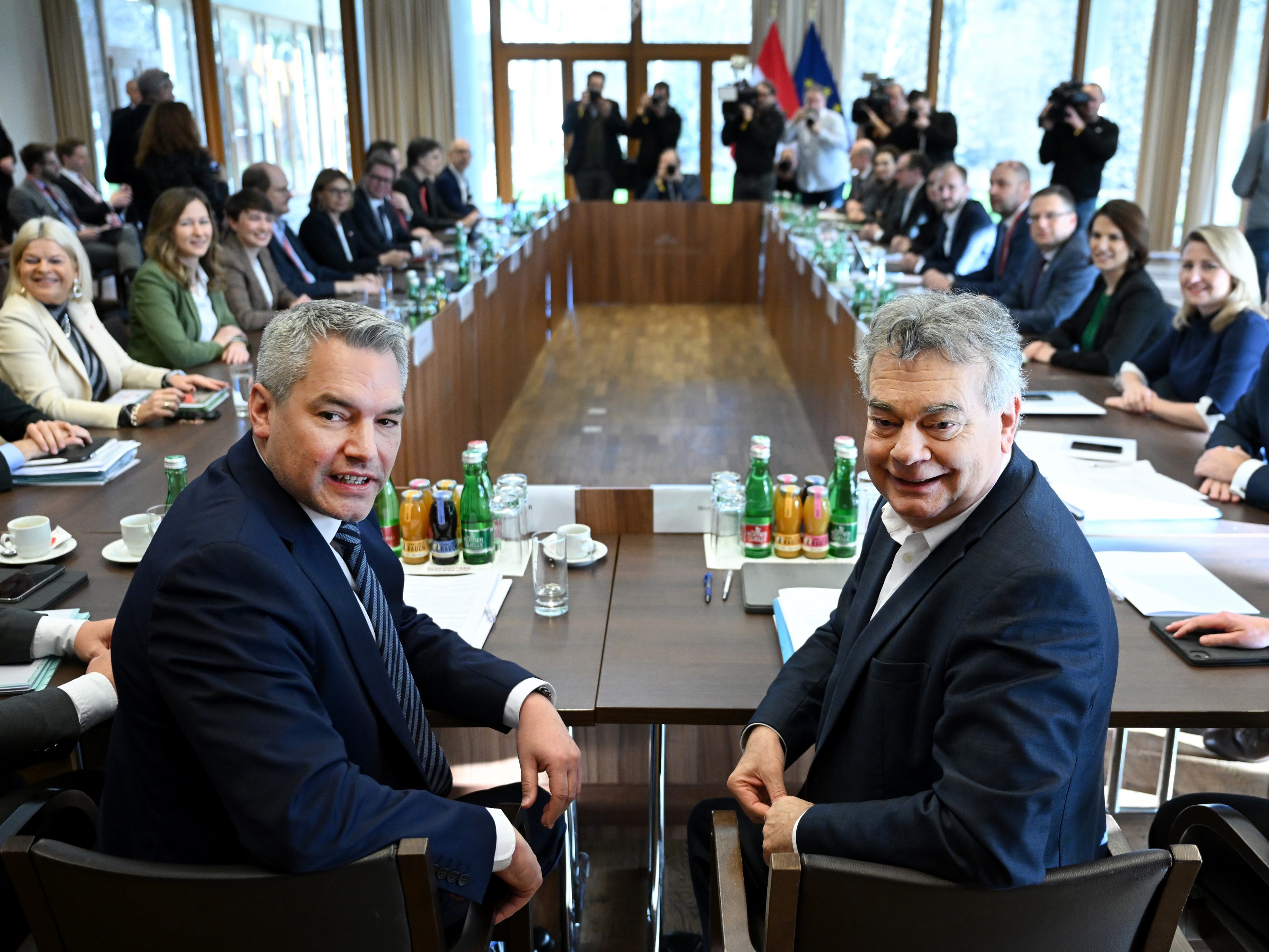 Die Regierung einigte sich bei der Regierungsklausur auf eine Erneuerbaren-Offensive. Die Regierung einigte sich bei der Regierungsklausur auf eine Erneuerbaren-Offensive.