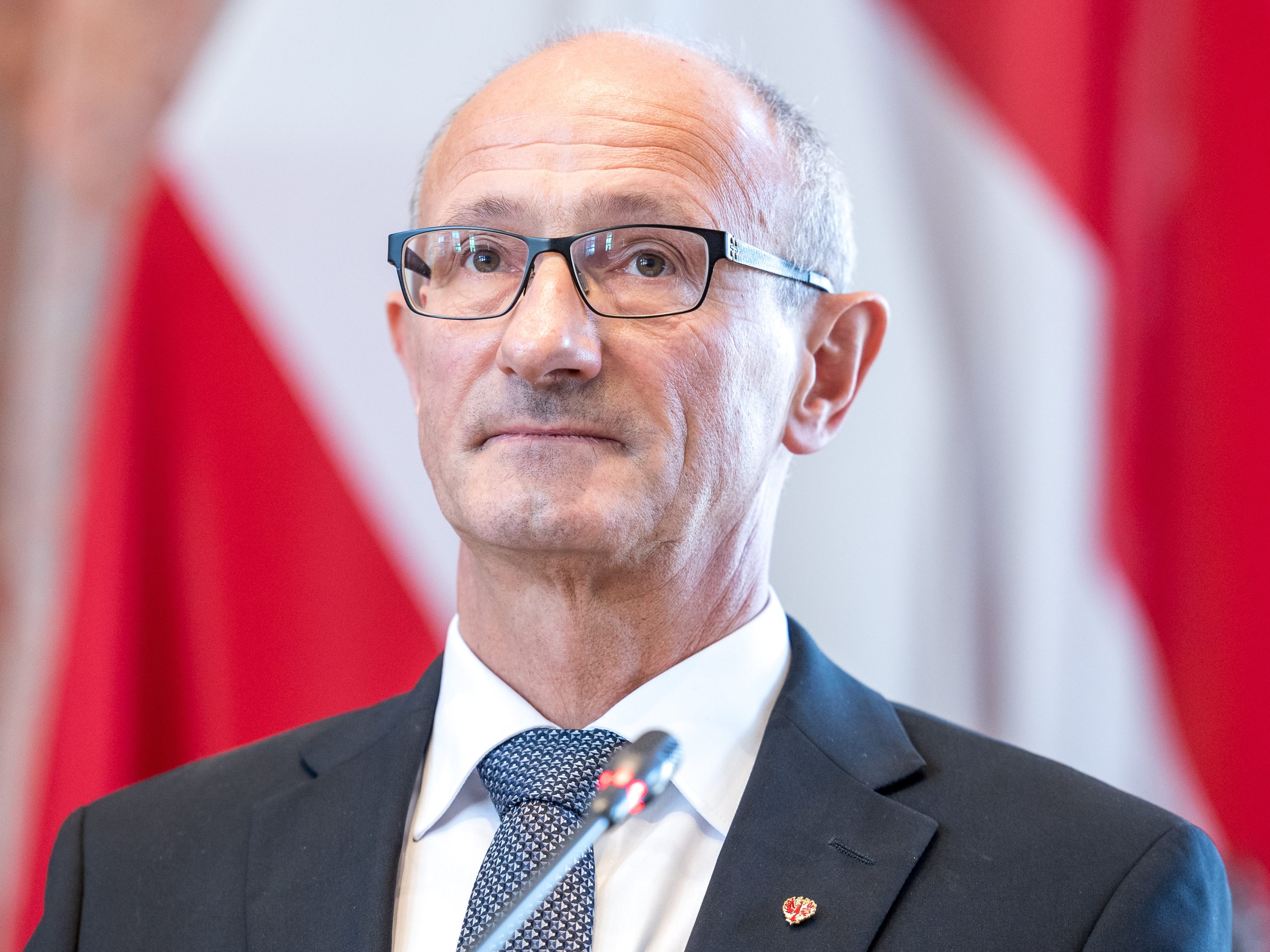 Tirols Landeshauptmann Anton Mattle fordert eine "Erneuerbare-fast lane" vor Gericht. Tirols Landeshauptmann Anton Mattle fordert eine "Erneuerbare-fast lane" vor Gericht.