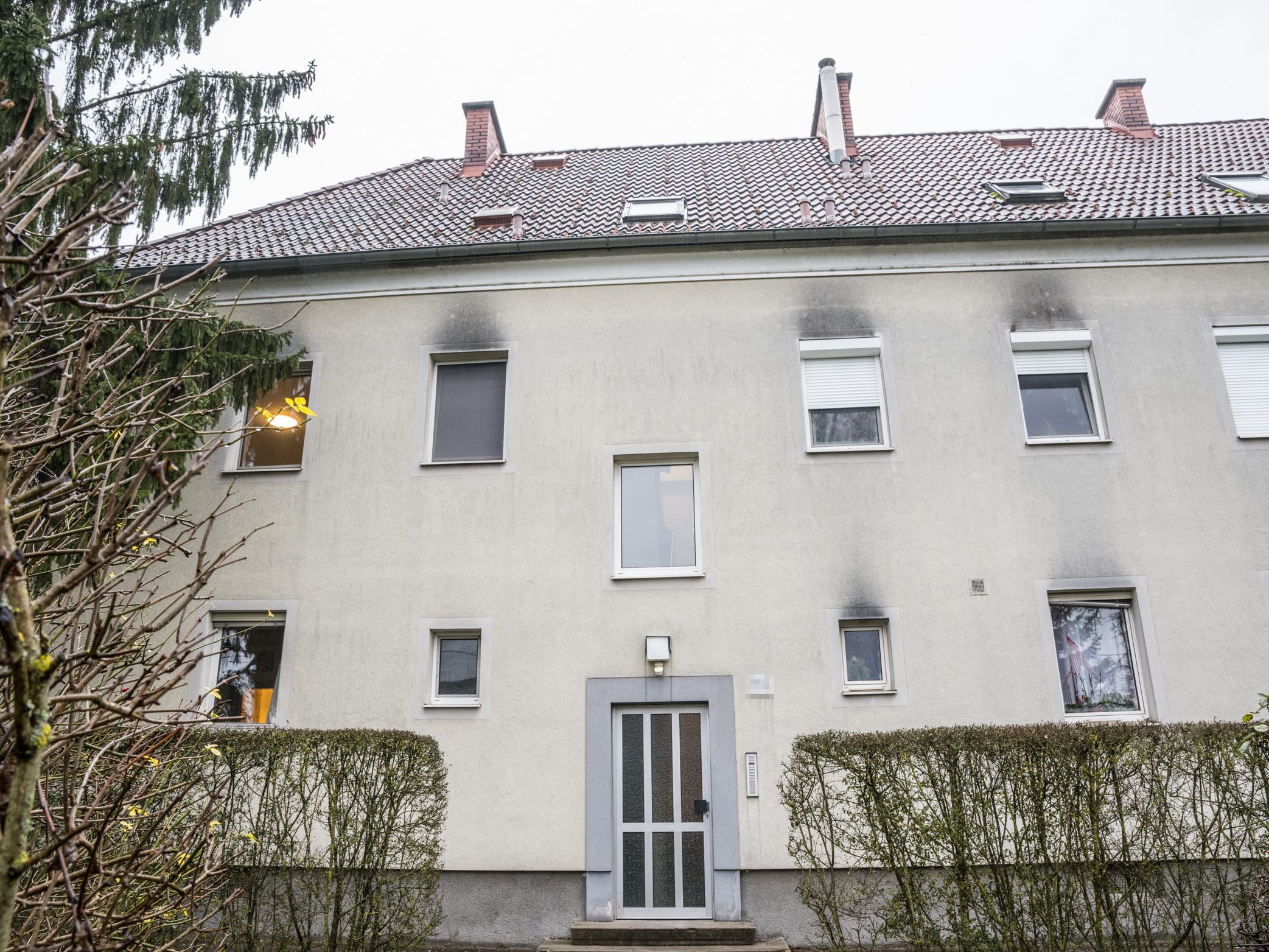 Ein 41-Jähriger soll seine Lebensgefährtin in Linz in der gemeinsamen Wohnung mit dem Messer verletzt haben.
