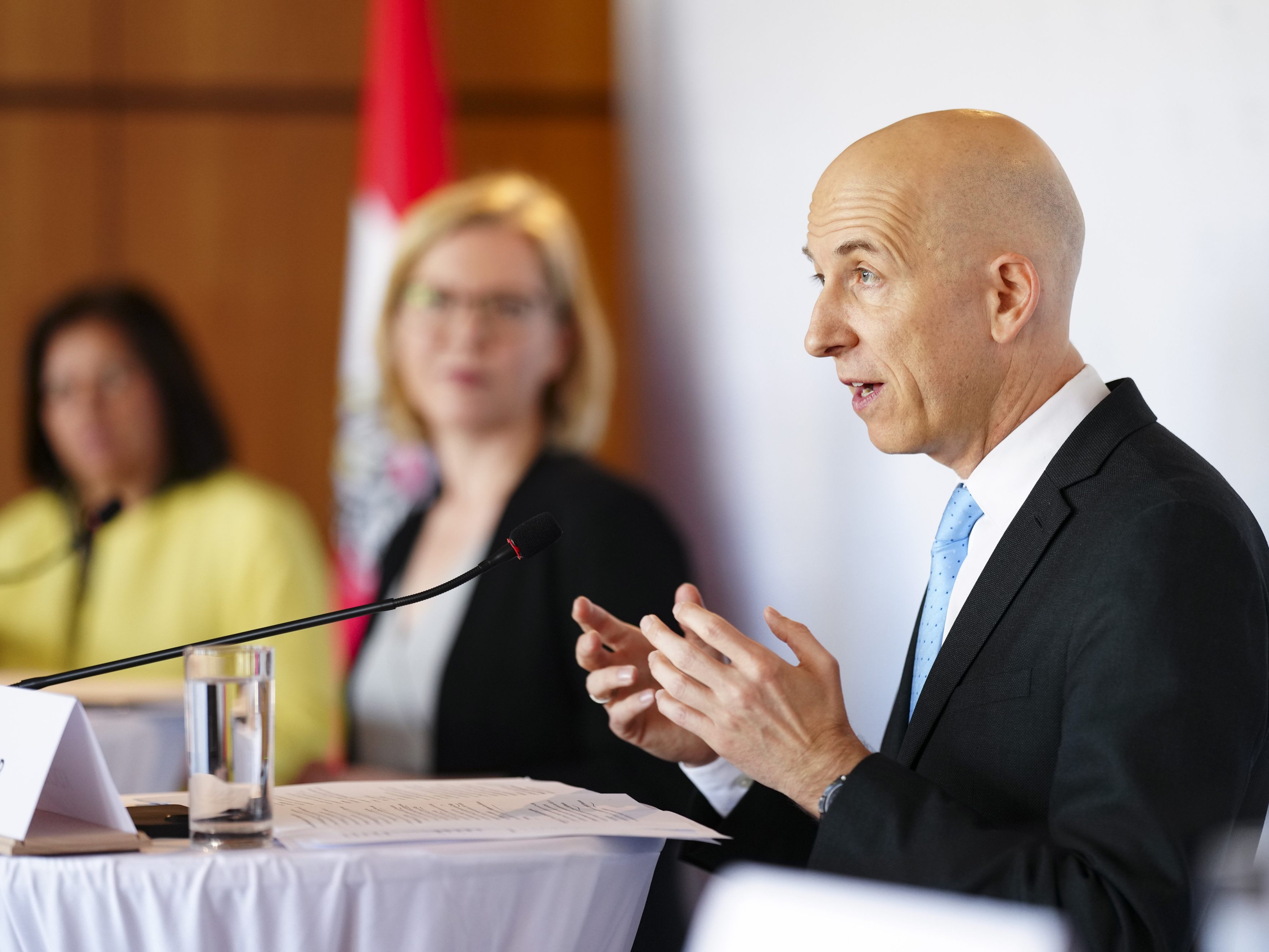 Laut Arbeitsminister Martin Kocher gebe es rund 11.300 offene Stellen in klimarelevanten Bereichen. Laut Arbeitsminister Martin Kocher gebe es rund 11.300 offene Stellen in klimarelevanten Bereichen.