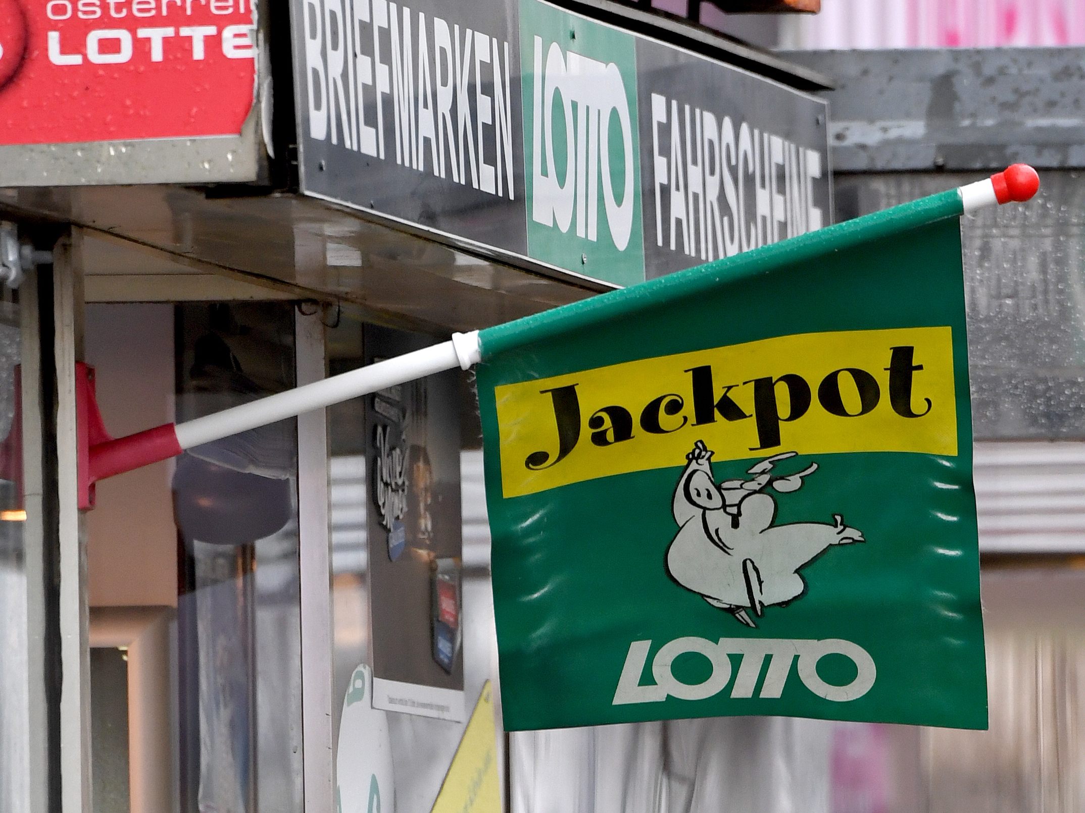 Am Freitag, den 13. geht es bei der Lotto-Ziehung um einen Jackpot. Am Freitag, den 13. geht es bei der Lotto-Ziehung um einen Jackpot.