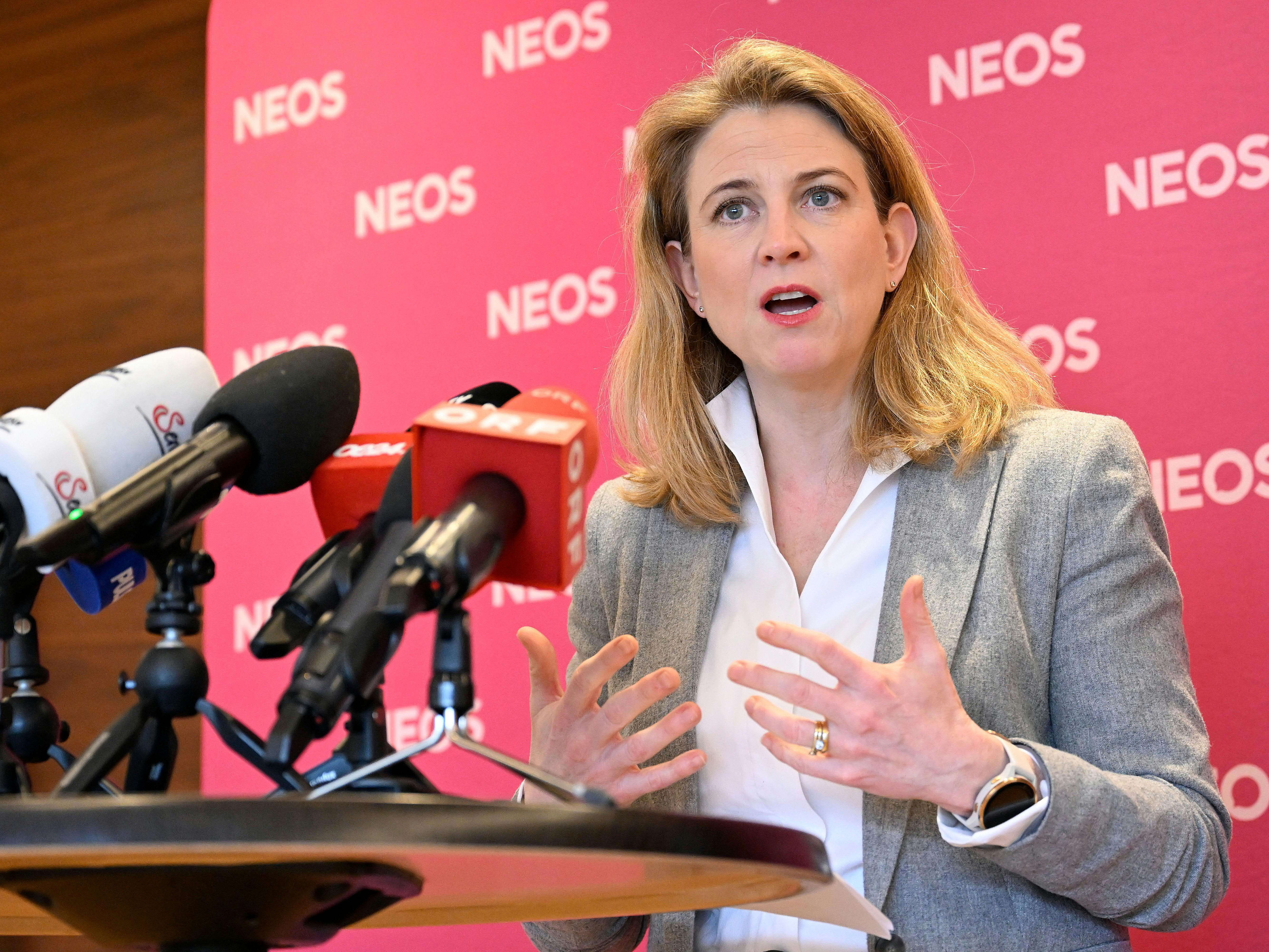 Meinl-Reisinger zeigt sich mit dem Ende des U-Ausschusses nicht zufrieden.