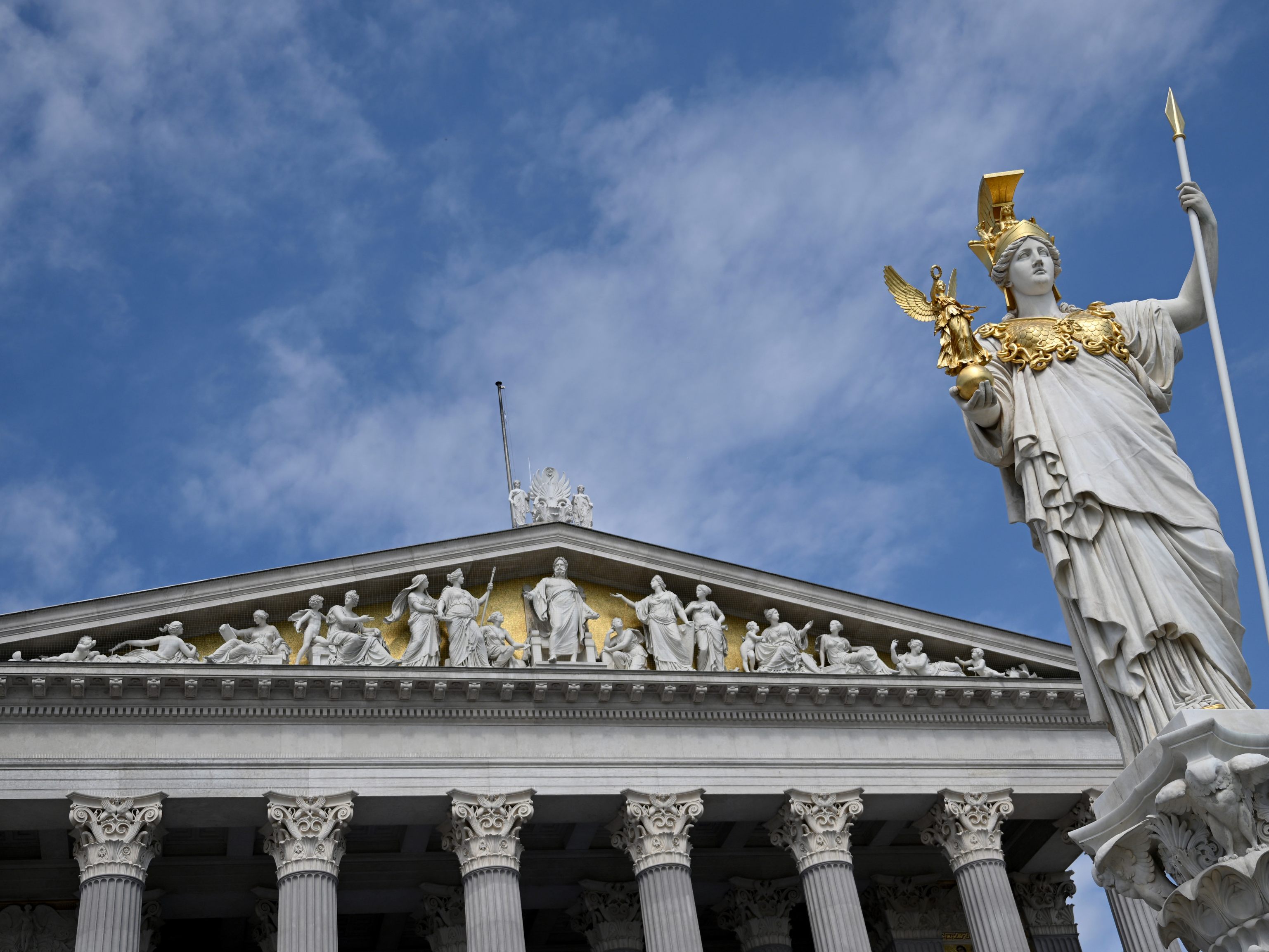 Am 12. Jänner wird das Parlament festlich wiedereröffnet. Am 12. Jänner wird das Parlament festlich wiedereröffnet.