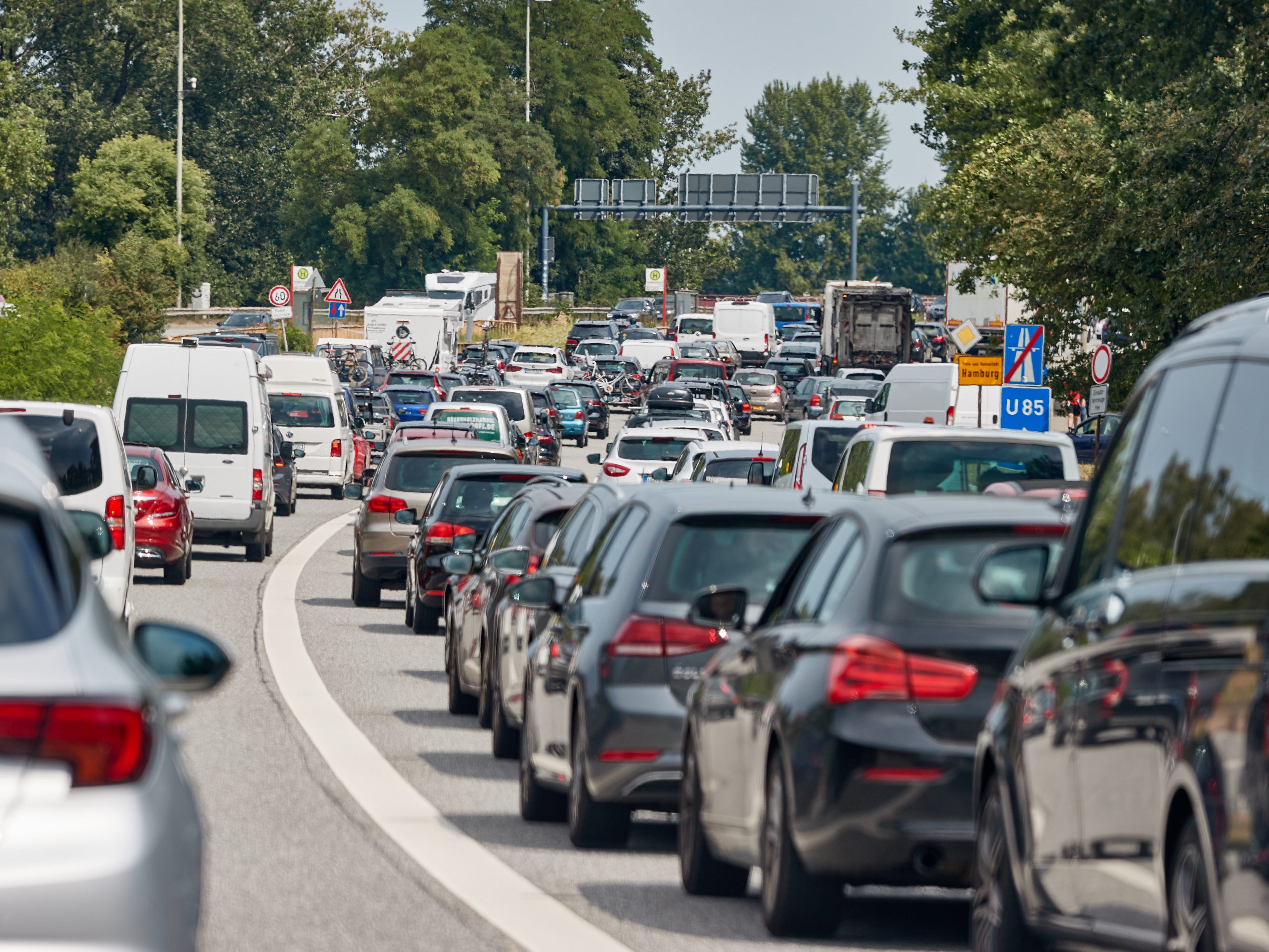 An diesen Tagen kann es vermehrt zu Staus in Österreich kommen im Jahr 2023. An diesen Tagen kann es vermehrt zu Staus in Österreich kommen im Jahr 2023.