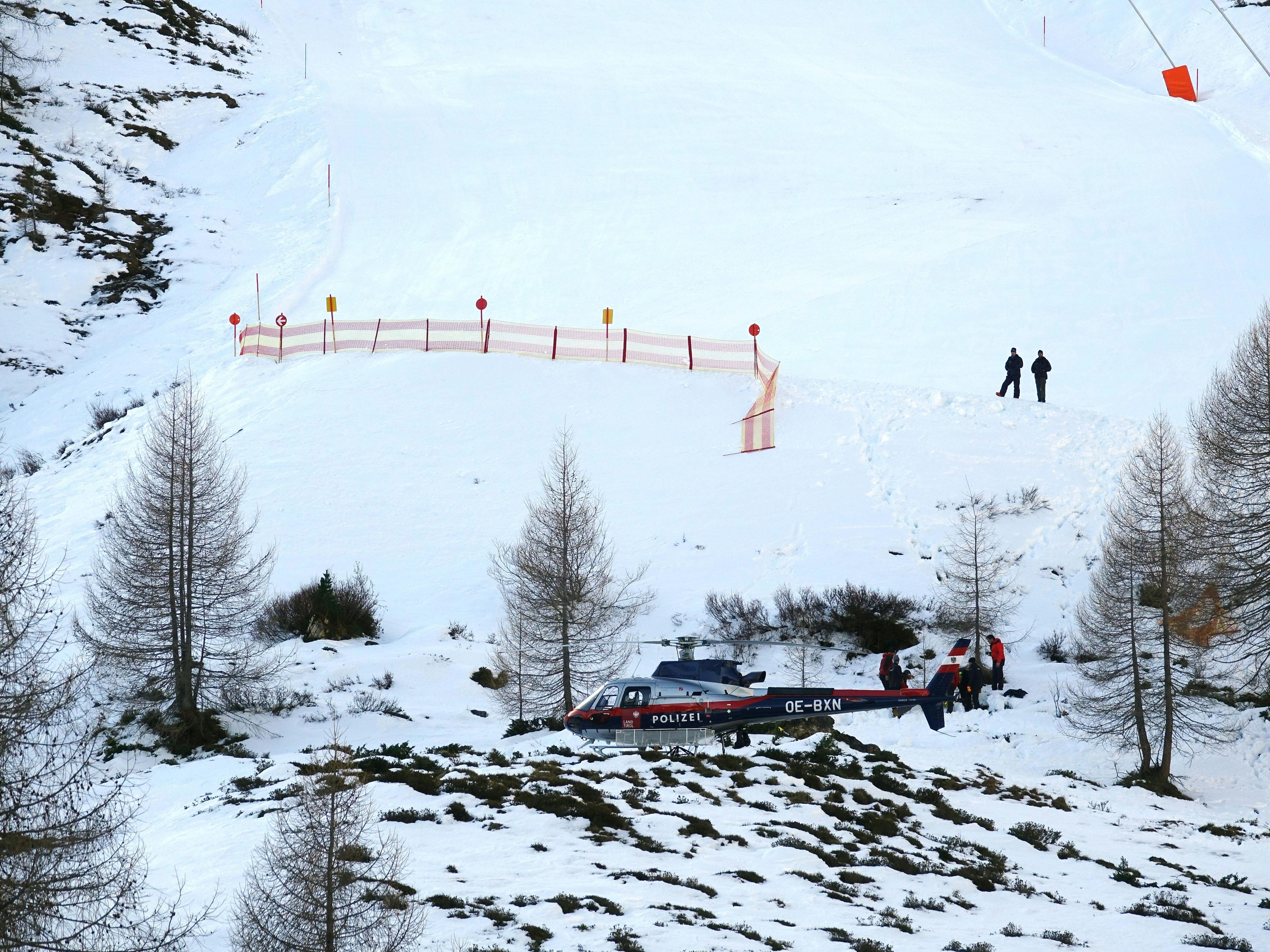 Eine Tote und zwei Schwerverletzte beim Skifahren in Hintertux. Eine Tote und zwei Schwerverletzte beim Skifahren in Hintertux.
