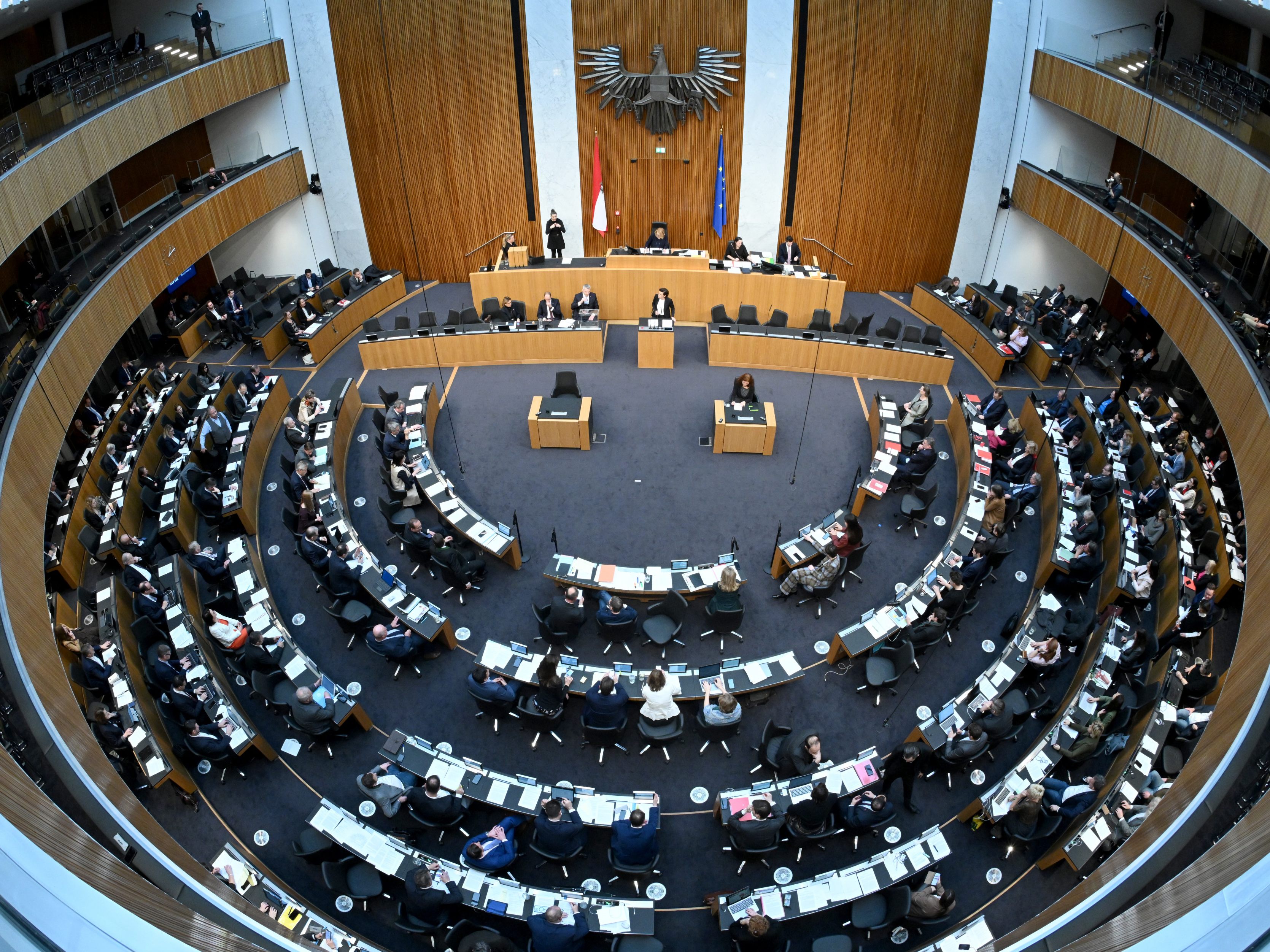 Der Nationalrat beschließt neue Energiehilfen und eine Wahlreform.