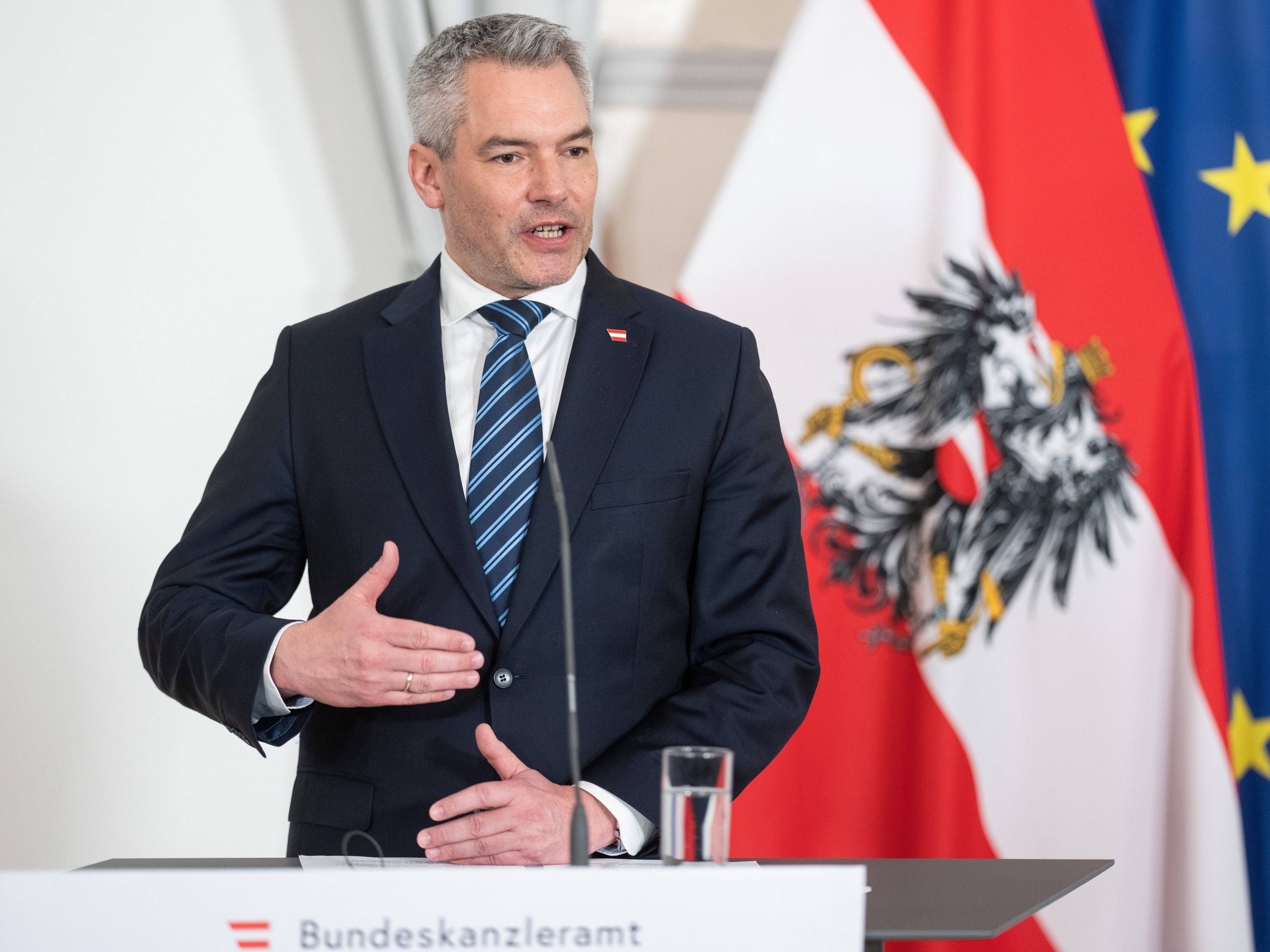 Bundeskanzler Karl Nehammer fordert härtere Strafen bei Kinderpornos.