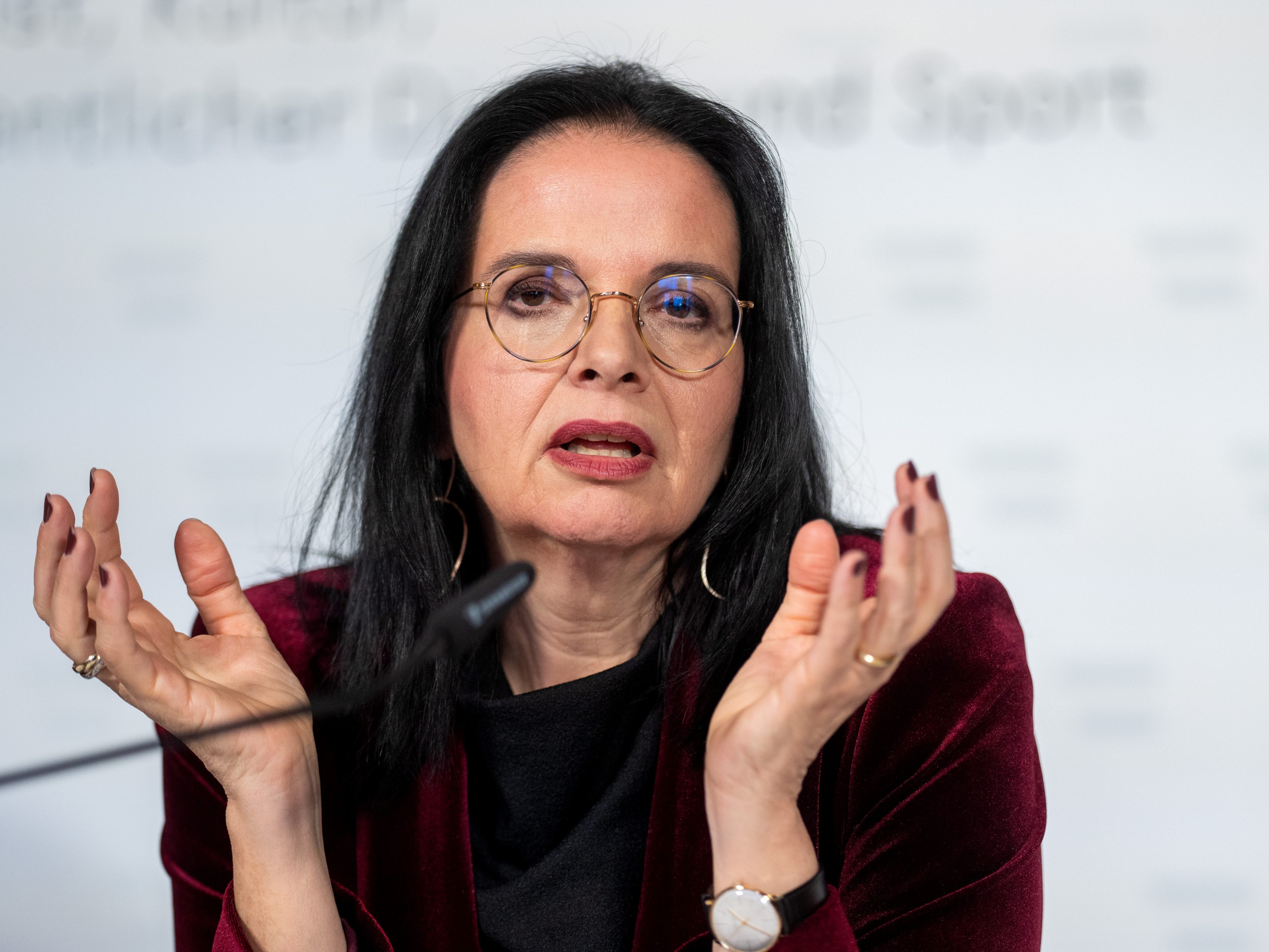 Fall Teichtmeister - Mayer: "Ich schreck mich nicht vor Konsequenzen". Fall Teichtmeister - Mayer: "Ich schreck mich nicht vor Konsequenzen".