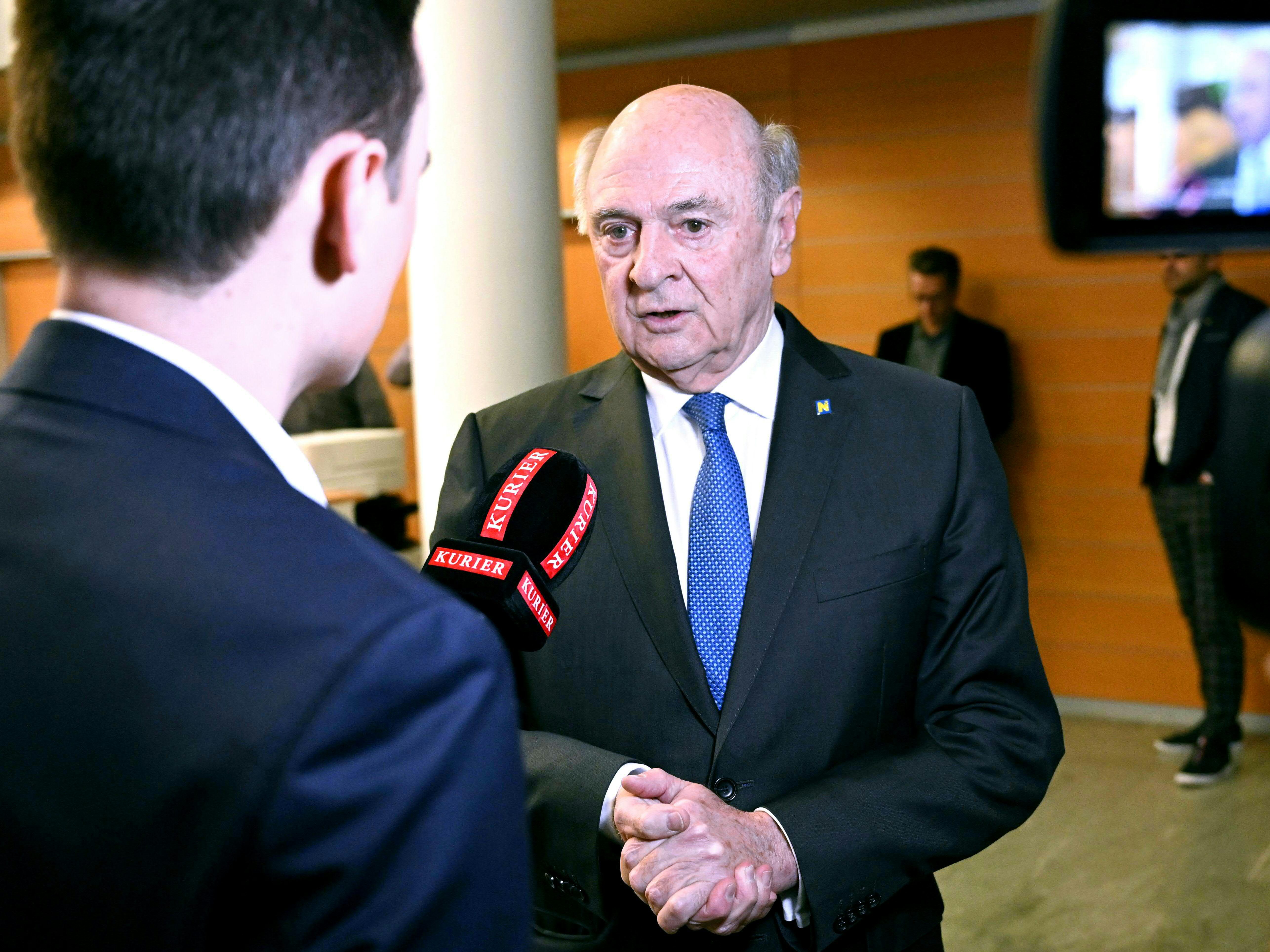 Erwin Pröll mahnt Selbstkritik nach der Wahl-Schlappe der ÖVP in NÖ ein. Erwin Pröll mahnt Selbstkritik nach der Wahl-Schlappe der ÖVP in NÖ ein.