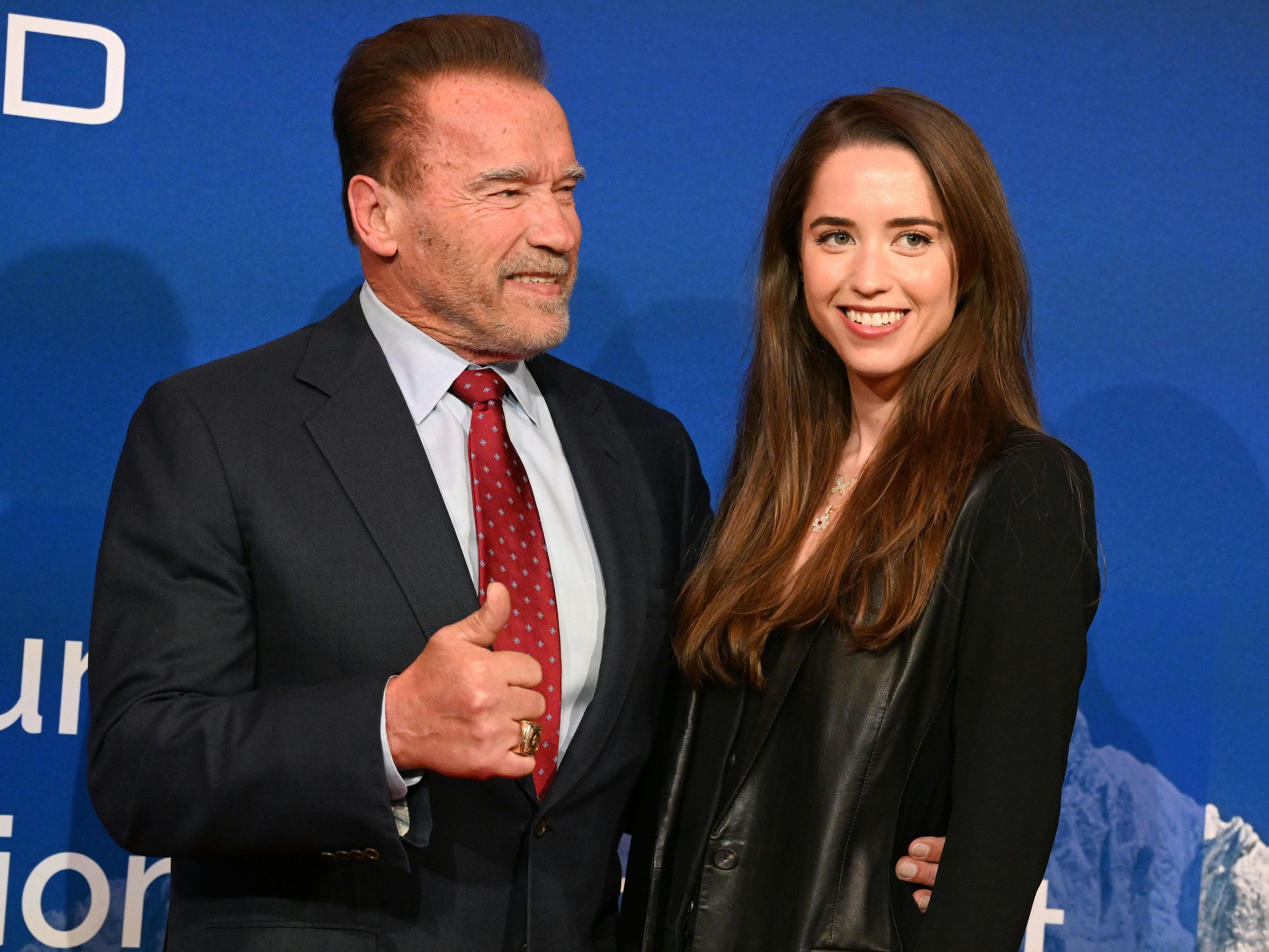Arnold Schwarzenegger mit seiner Tochter Christina bei der Klima-Auktion im Biohotel Stanglwirt. Arnold Schwarzenegger mit seiner Tochter Christina bei der Klima-Auktion im Biohotel Stanglwirt.
