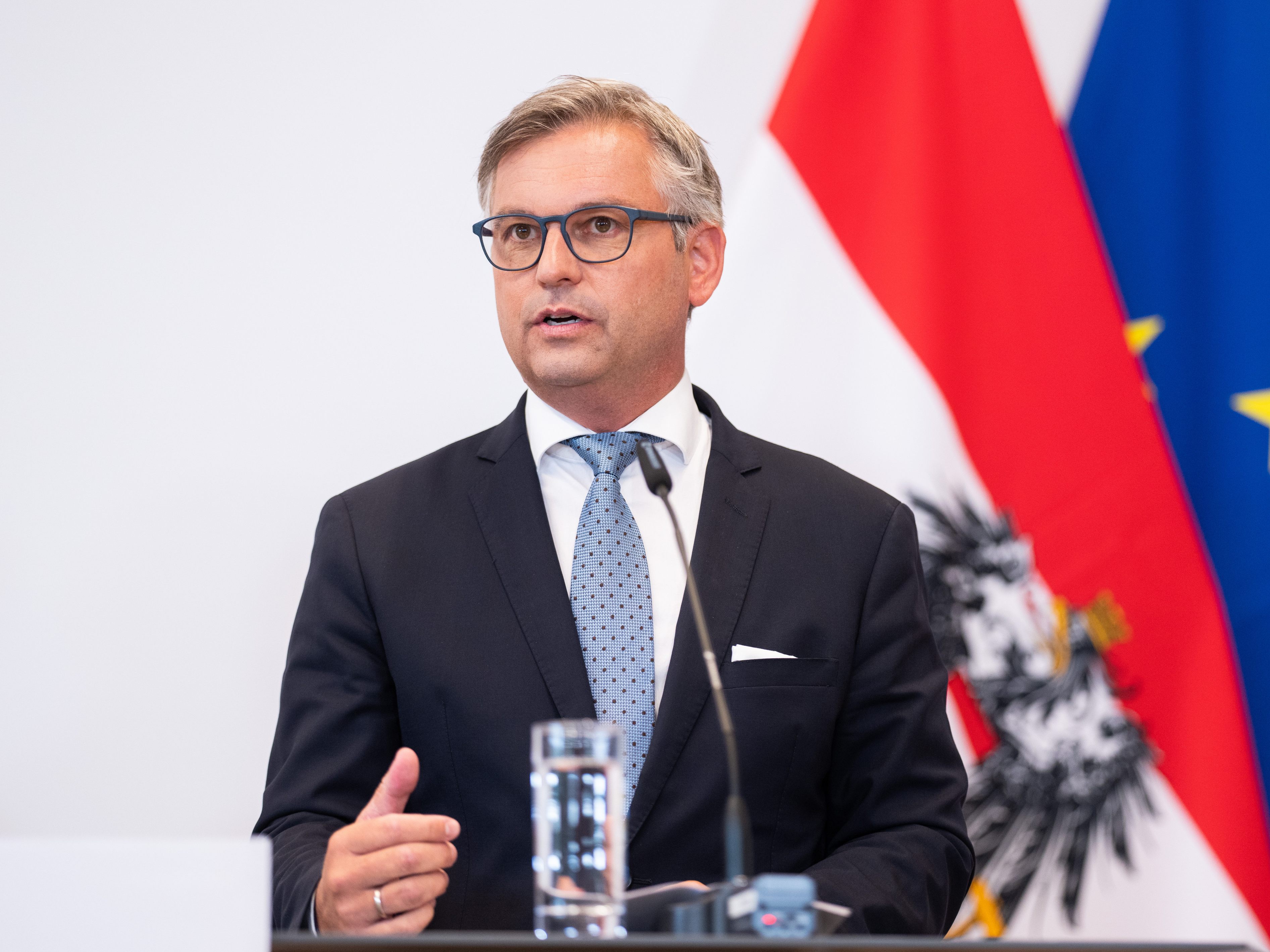 Finanzminister Brunner nach Unfall mit E-Scooter im Spital. Finanzminister Brunner nach Unfall mit E-Scooter im Spital.