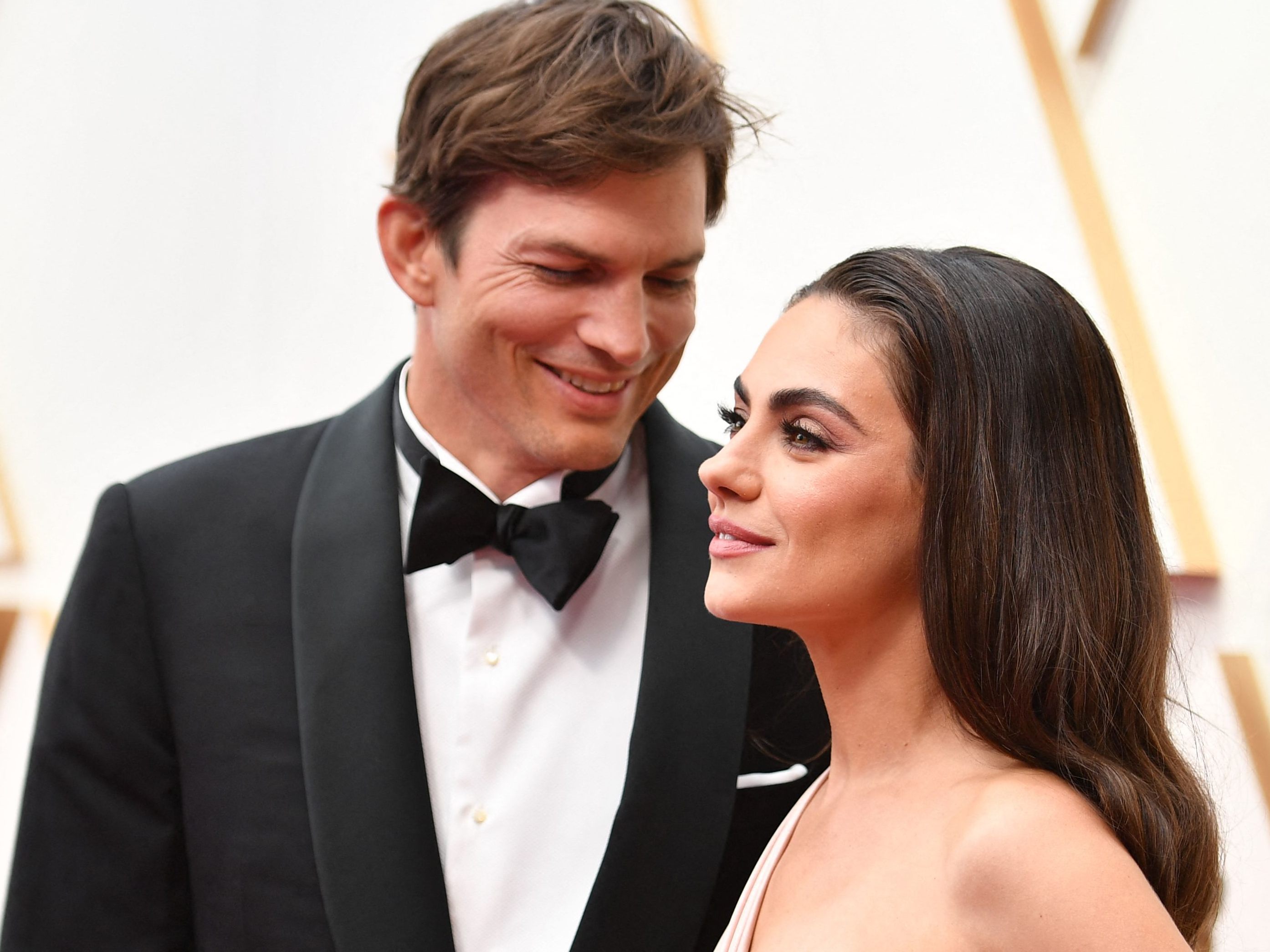 Ashton Kutcher und Mila Kunis spielten beide in der Serie "Die wilden Siebziger" mit.