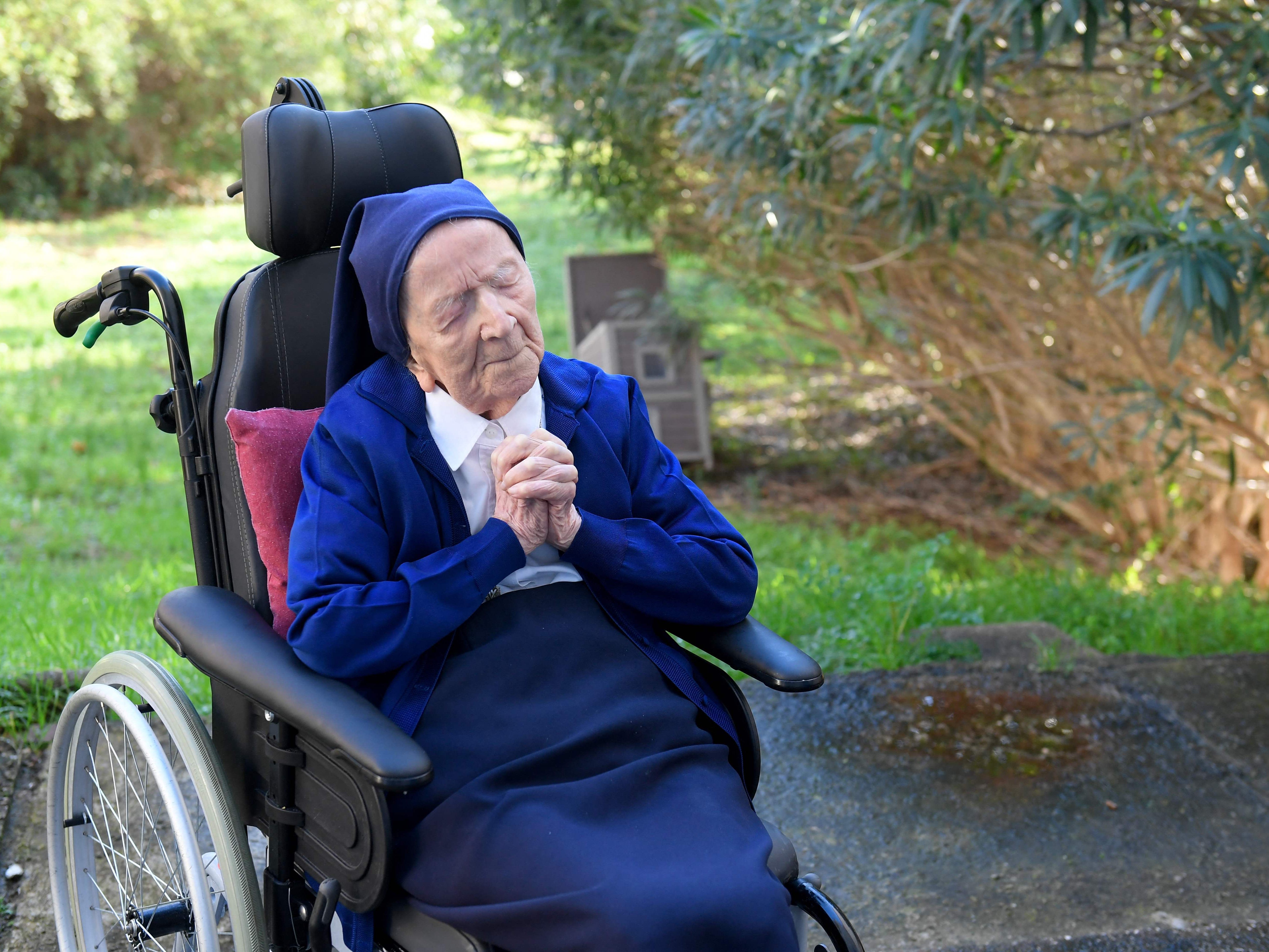 Sie galt als ältester Mensch der Welt - nun ist Lucile Randon, hier auf einem Bild aus dem Jahr 2021, tot. Sie galt als ältester Mensch der Welt - nun ist Lucile Randon, hier auf einem Bild aus dem Jahr 2021, tot.