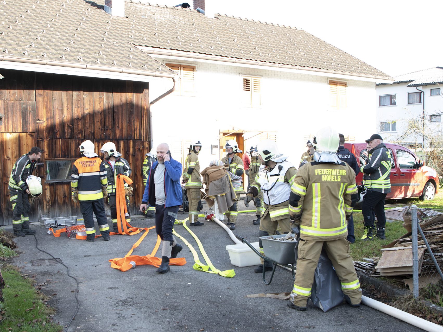 Gro?einsatz der Feuerwehr in Feldkirch-Nofels. Gro?einsatz der Feuerwehr in Feldkirch-Nofels.