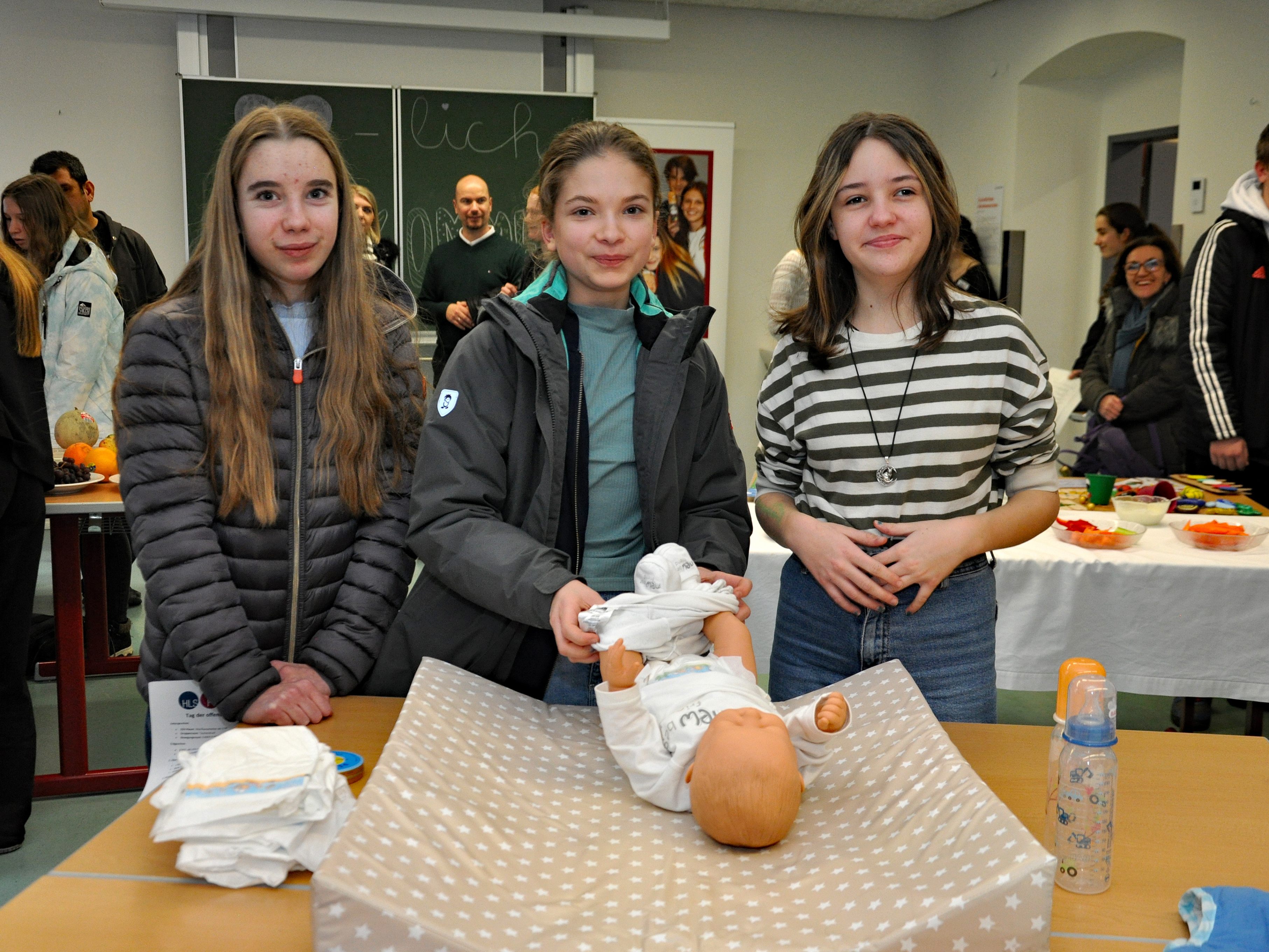 Die Besucher bekamen einen hautnahen Einblick in den Schulalltag. Die Besucher bekamen einen hautnahen Einblick in den Schulalltag.
