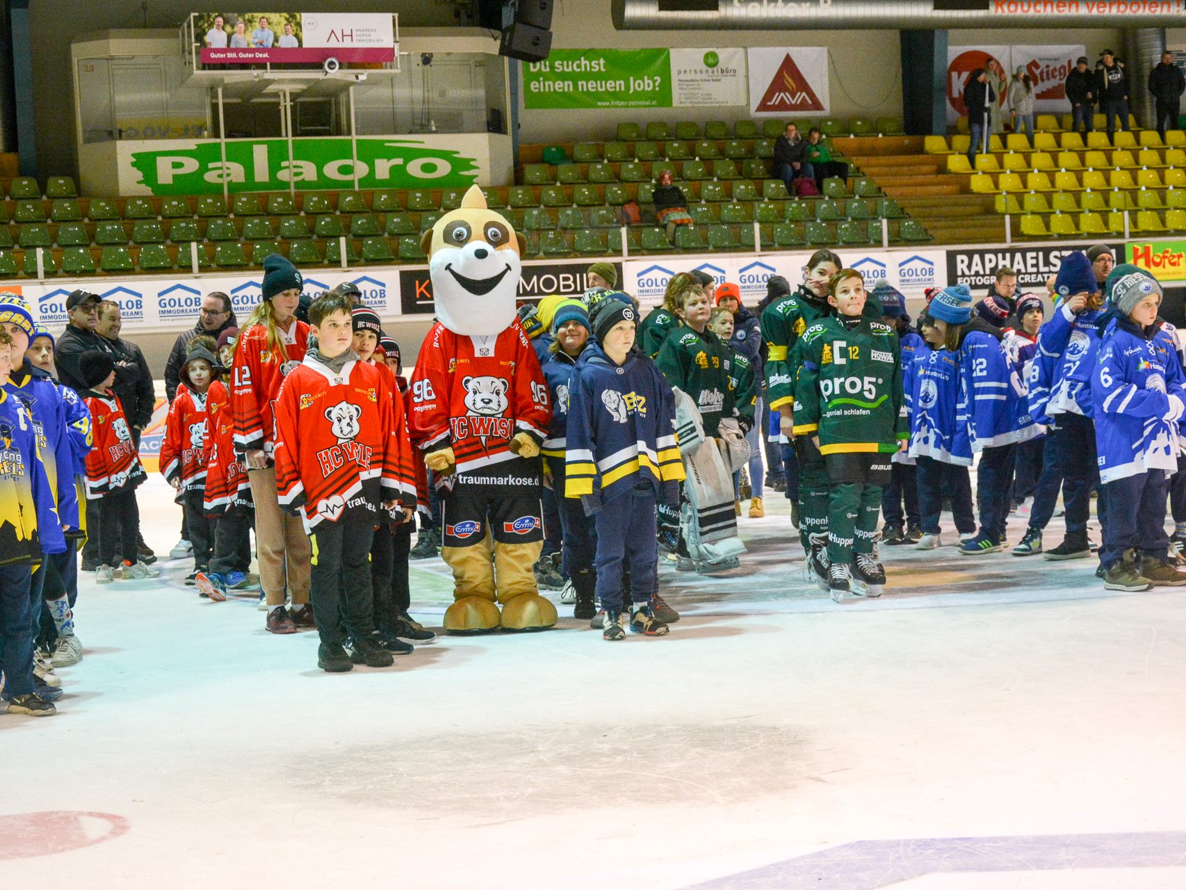 Am Wochenende fand in Lustenau zum ersten Mal seit den 90er Jahren ein internationales Eishockey-Nachwuchsturnier statt. Am Wochenende fand in Lustenau zum ersten Mal seit den 90er Jahren ein internationales Eishockey-Nachwuchsturnier statt.