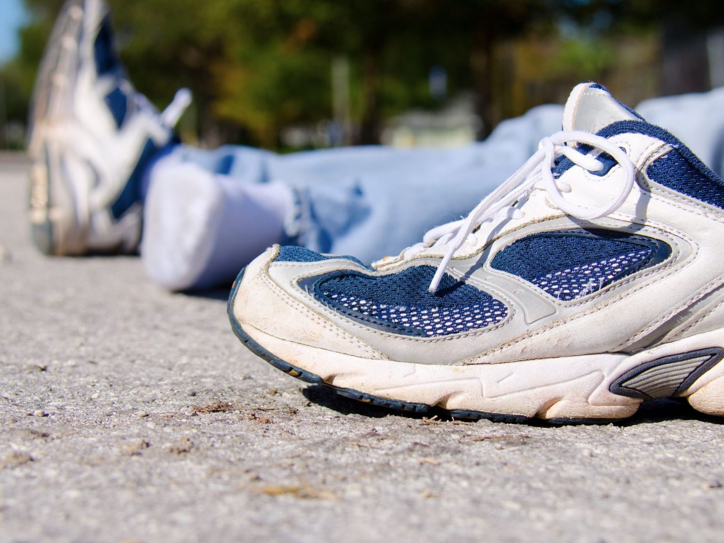 Der 19-jährige Fußgänger wurde unbestimmten Grades verletzt.