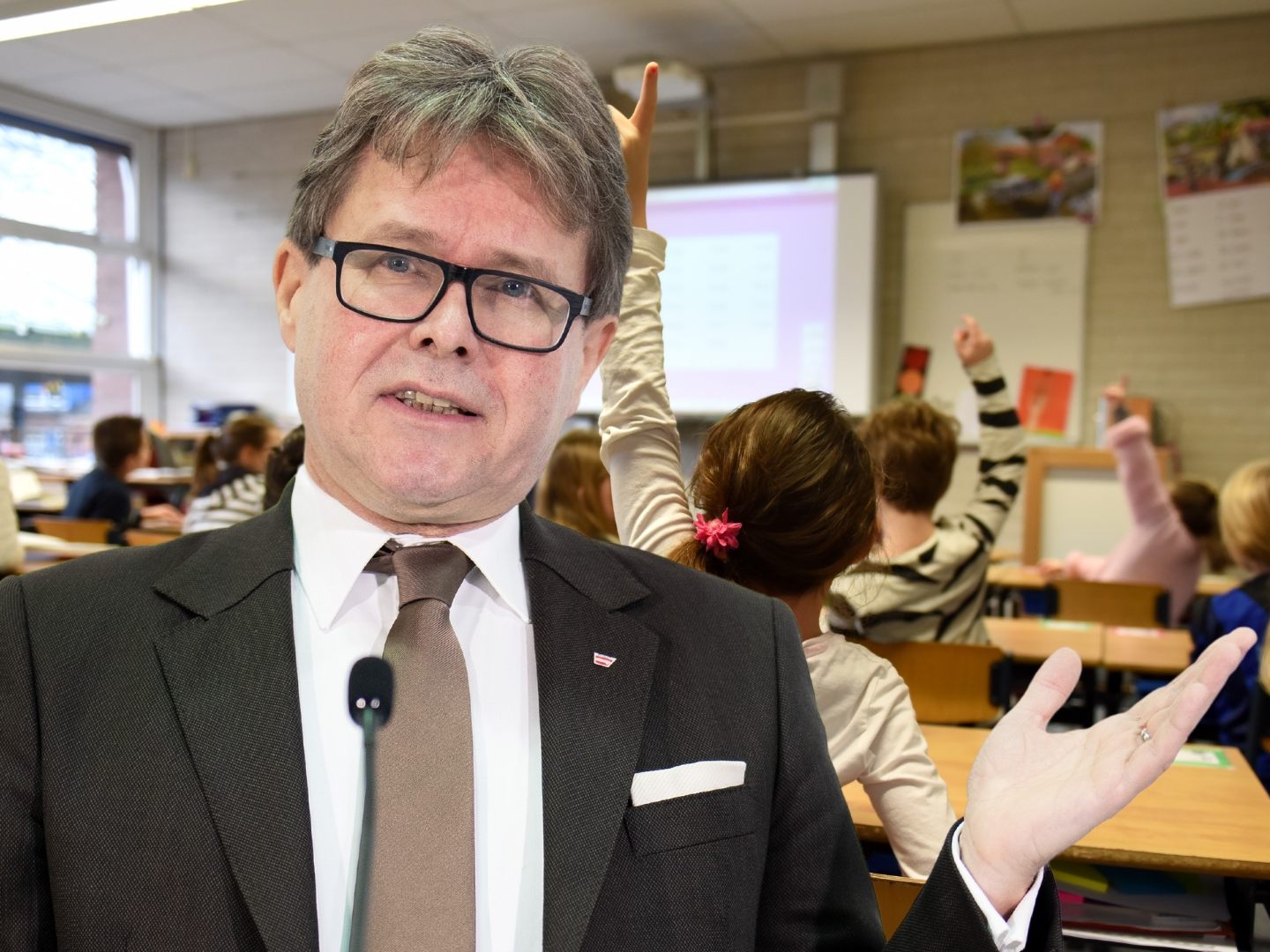 Neue Lehrpläne für Schulen Neue Lehrpläne für Schulen