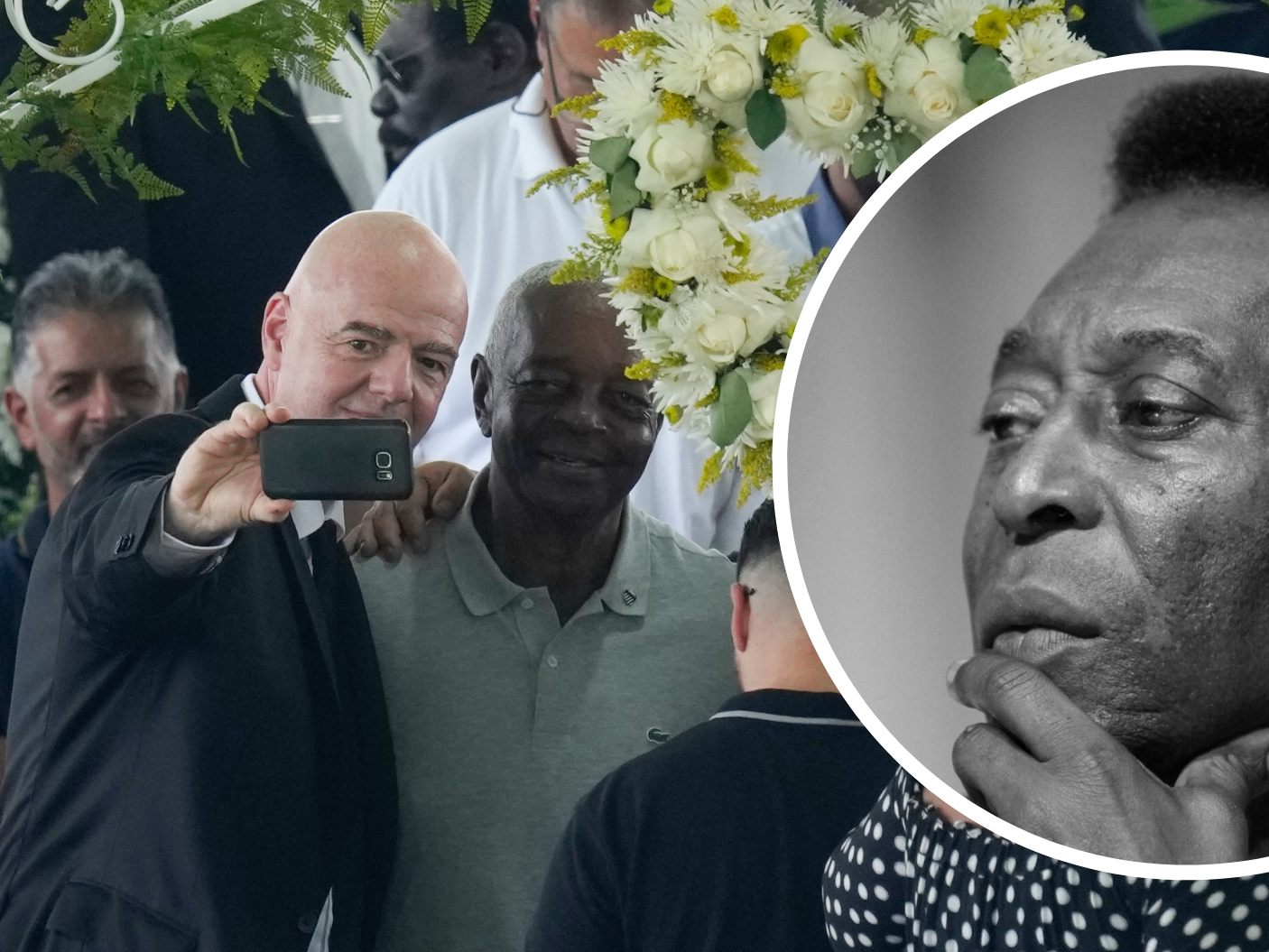 Infantino macht Selfie bei Totenwache für Pelé Infantino macht Selfie bei Totenwache für Pelé