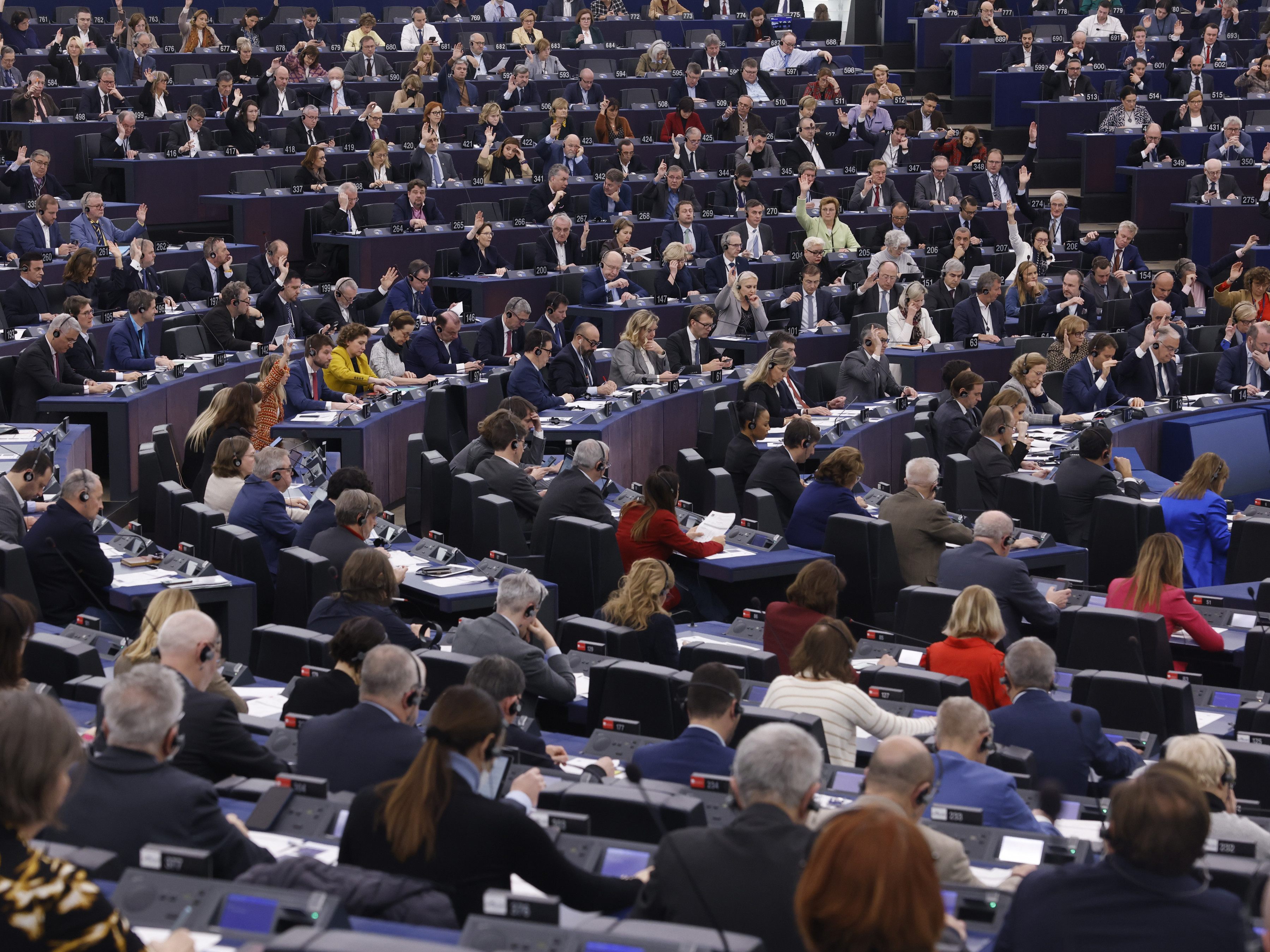 Das EU-Parlament fordert weitere Sanktionen gegen den Iran. Das EU-Parlament fordert weitere Sanktionen gegen den Iran.