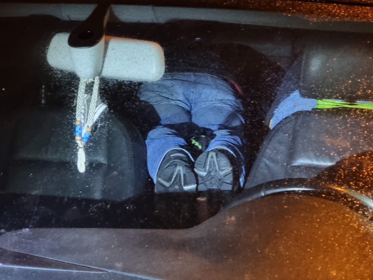 Die beiden Männer stellten sich tot und versuchten so einer Verkehrskontrolle zu entkommen.