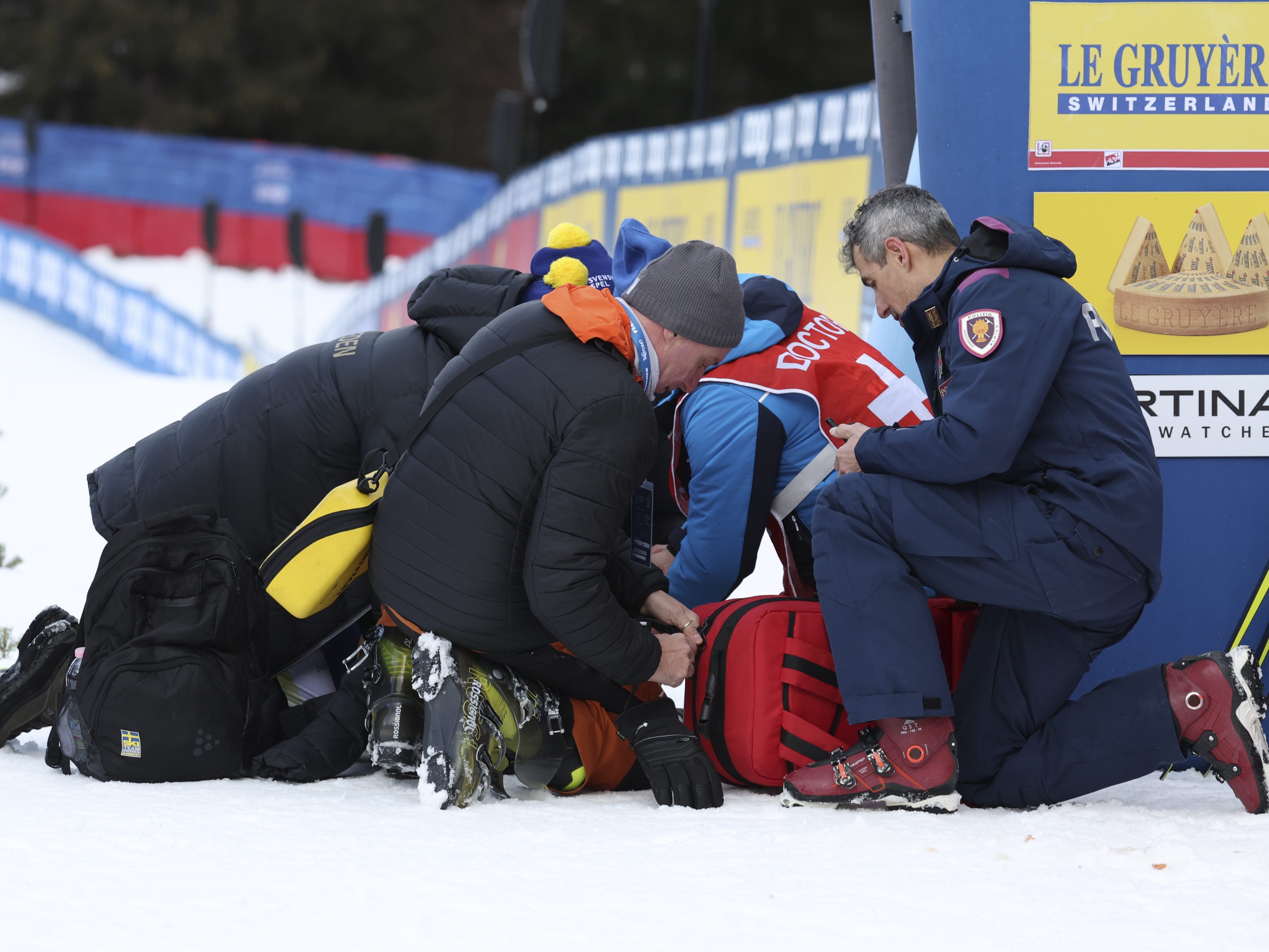 Dramatische Szenen nach dem Zieleinlauf in Val di Fiemme. Dramatische Szenen nach dem Zieleinlauf in Val di Fiemme.