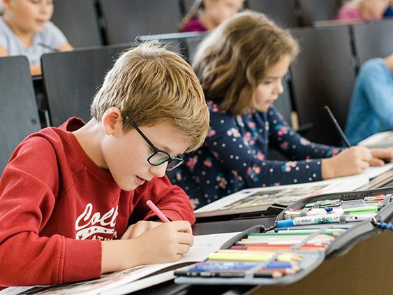 Die Kinderuni Vorarlberg bietet Kindern von acht bis zwölf Jahren ein spannendes Programm. © FHV/Nina Bröll Die Kinderuni Vorarlberg bietet Kindern von acht bis zwölf Jahren ein spannendes Programm. © FHV/Nina Bröll