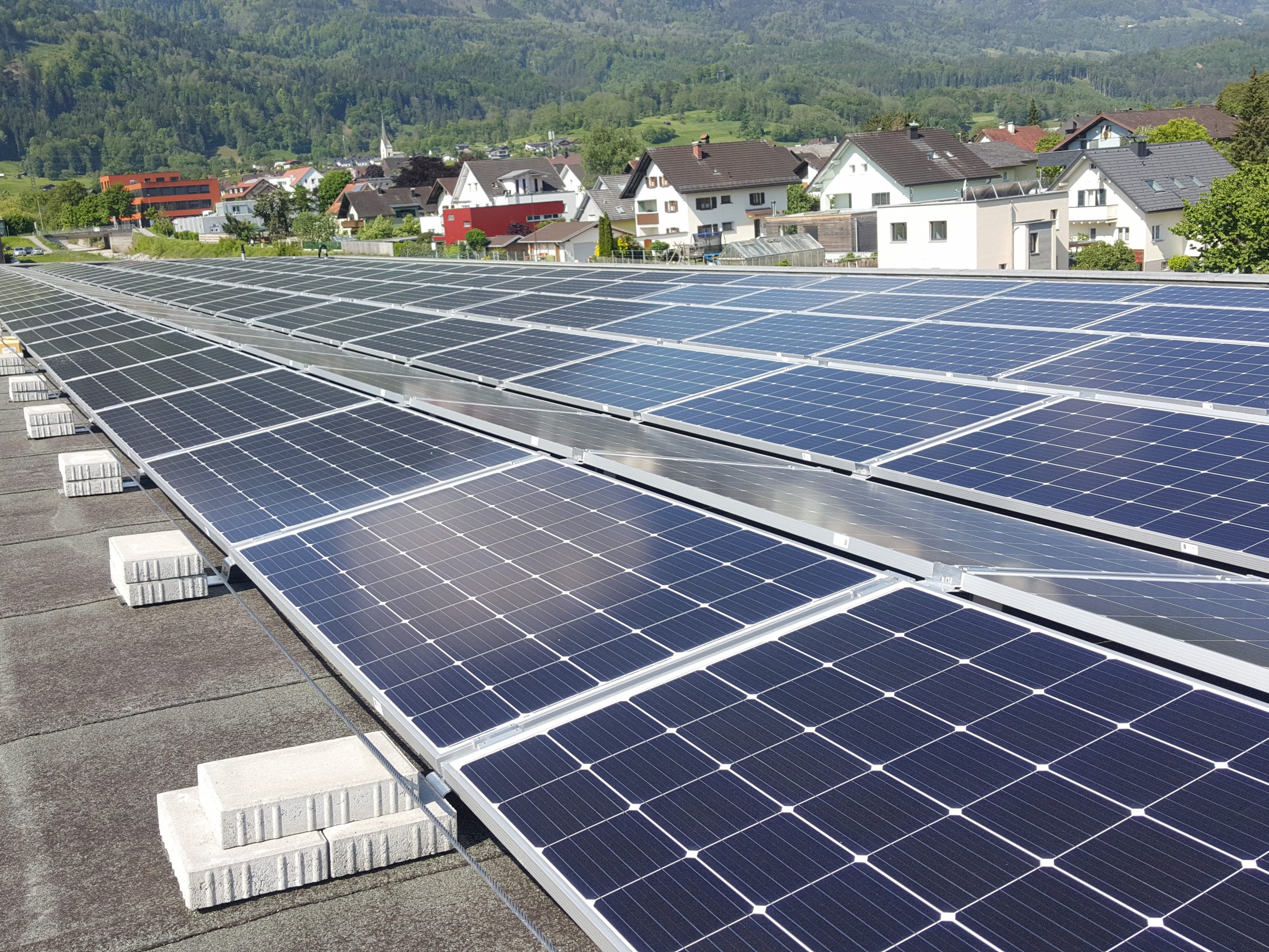 In Nenzing wurden schon mehrere Photovoltaikanlagen mit Bürgerbeteiligung umgesetzt. In Nenzing wurden schon mehrere Photovoltaikanlagen mit Bürgerbeteiligung umgesetzt.