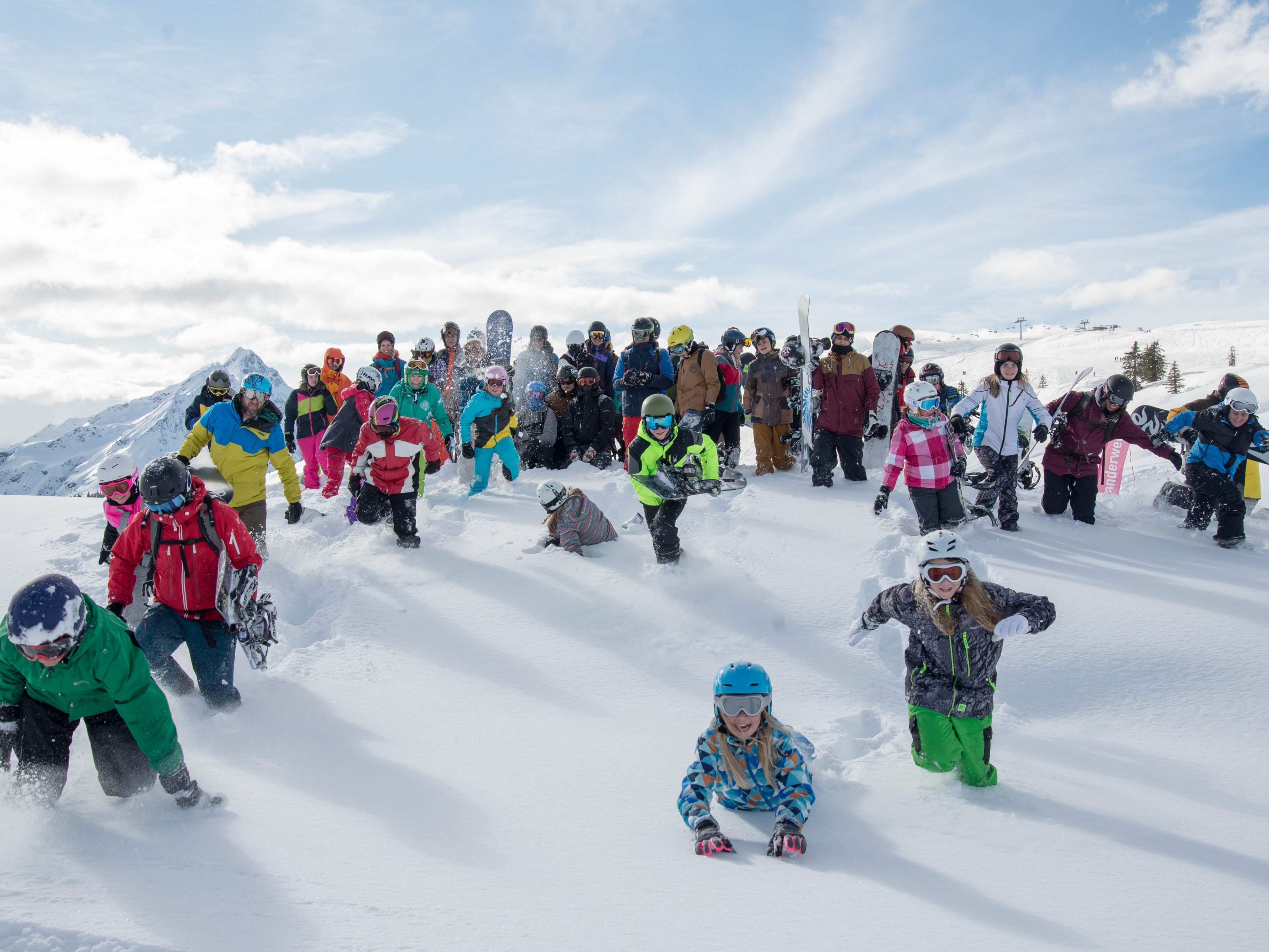 Auch diieses Jahr kommen Kinder und Jugendliche beim Ski- und Snowboardcamp der Offenen Jugendarbeiten Vorarlbergs voll auf ihre Kosten. Auch diieses Jahr kommen Kinder und Jugendliche beim Ski- und Snowboardcamp der Offenen Jugendarbeiten Vorarlbergs voll auf ihre Kosten.