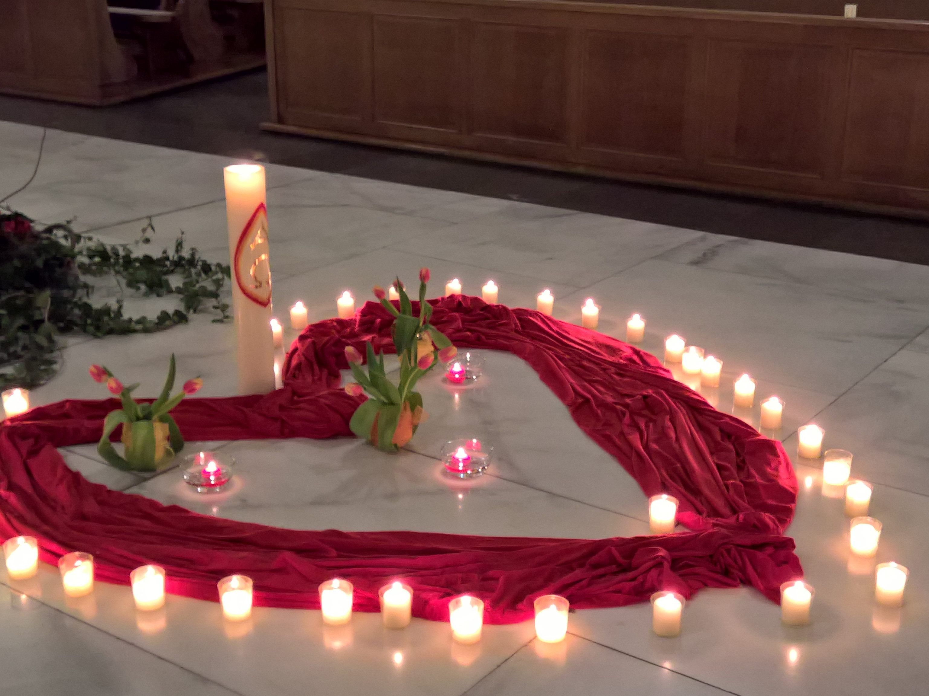 Speziell zum Valentinstag hat sich die Katholische Kirche in Dornbirn viele schöne Segens-Angebote für Paare überlegt. Speziell zum Valentinstag hat sich die Katholische Kirche in Dornbirn viele schöne Segens-Angebote für Paare überlegt.