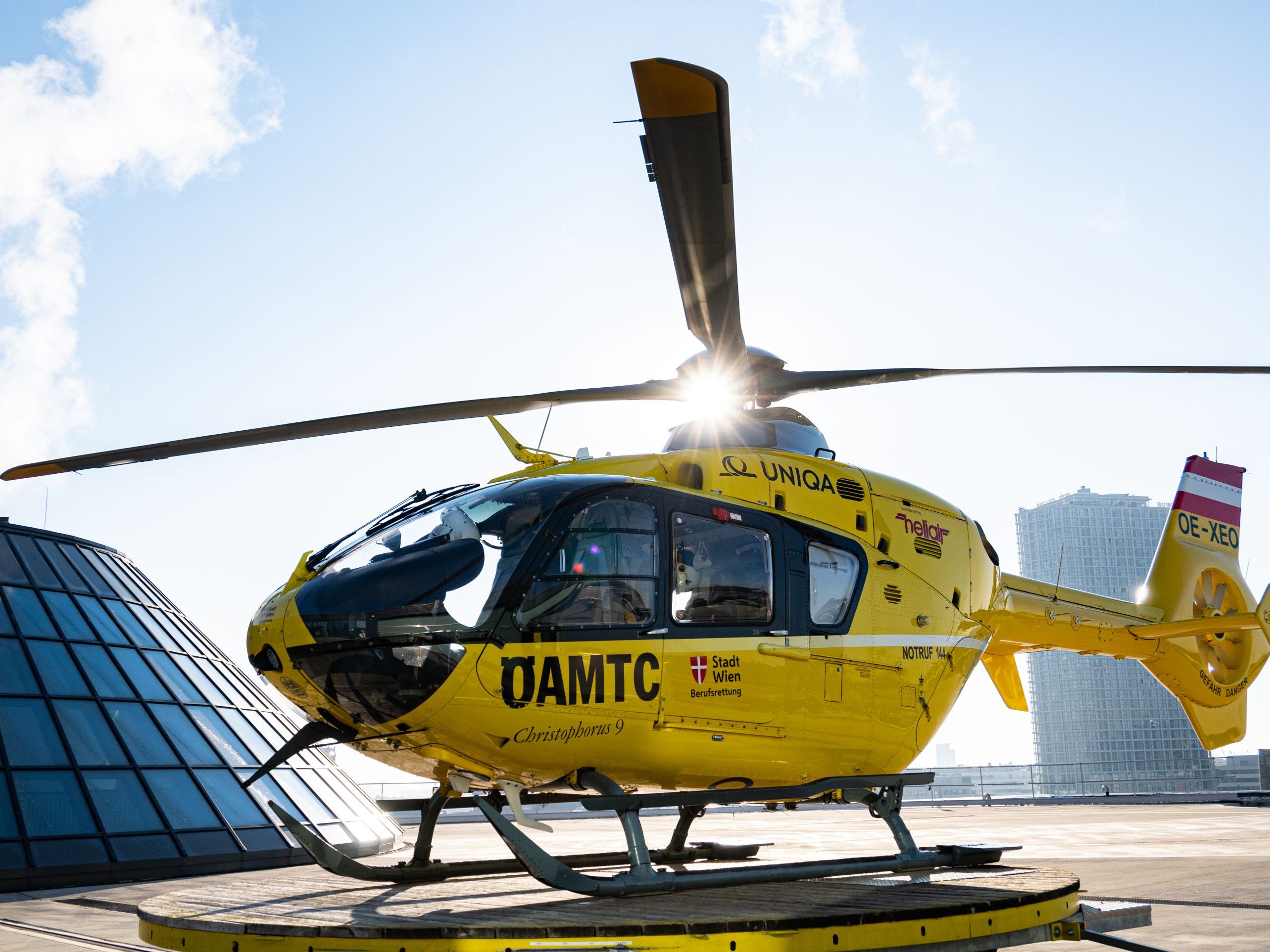 21.934 Mal hoben die Notarzthubschrauber des ÖATMCs in ganz Österreich im Jahr 2022 ab. 21.934 Mal hoben die Notarzthubschrauber des ÖATMCs in ganz Österreich im Jahr 2022 ab.