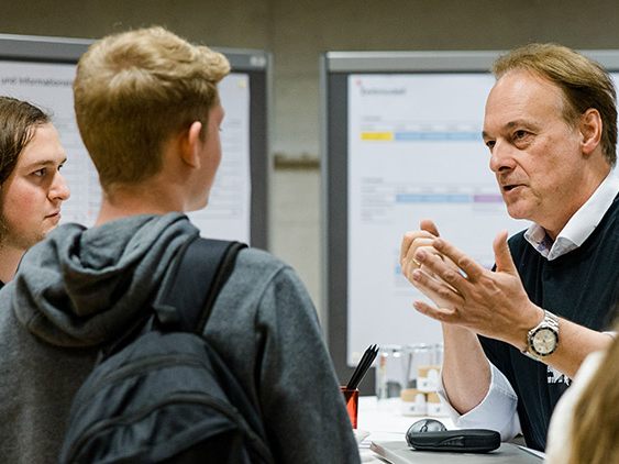 Work-Study-FHV.jpg: Infos aus erster Hand, persönliche Beratung – Interessierte erfahren bei Work & Study alles über berufsbegleitendes Studieren. Credit: FHV/Nina Bröll Work-Study-FHV.jpg: Infos aus erster Hand, persönliche Beratung – Interessierte erfahren bei Work & Study alles über berufsbegleitendes Studieren. Credit: FHV/Nina Bröll