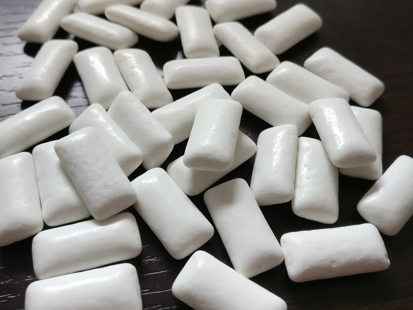 Schadet es uns, wenn wir ab und zu einen Kaugummi verschlucken?