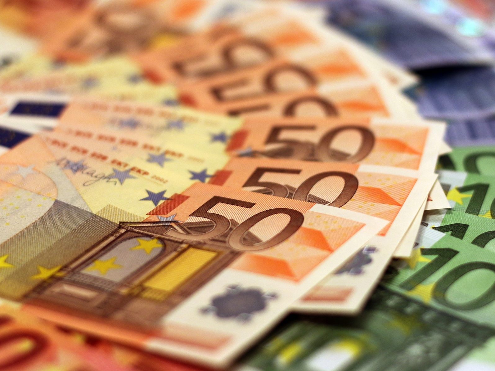 Das Bundeskanzleramt gibt monatlich rund 450.000 Euro Öffentlichkeitsarbeit aus. Das Bundeskanzleramt gibt monatlich rund 450.000 Euro Öffentlichkeitsarbeit aus.