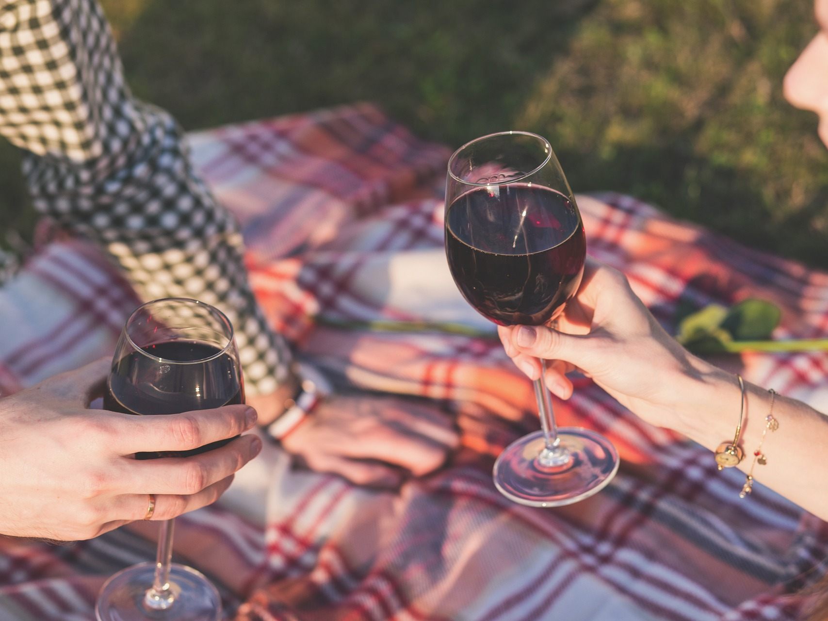 Österreicher haben laut einer Umfrage kein Problem mit romantischen Gesten.