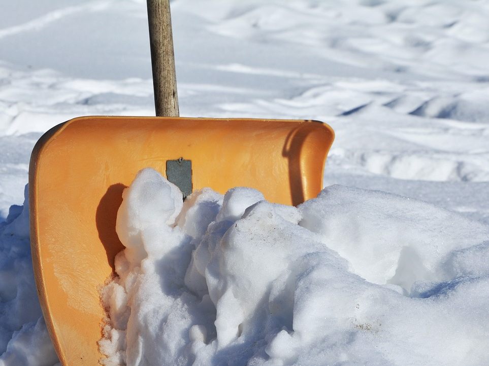 Zwei Verletzte nach Schneeräumarbeiten in Kärnten.