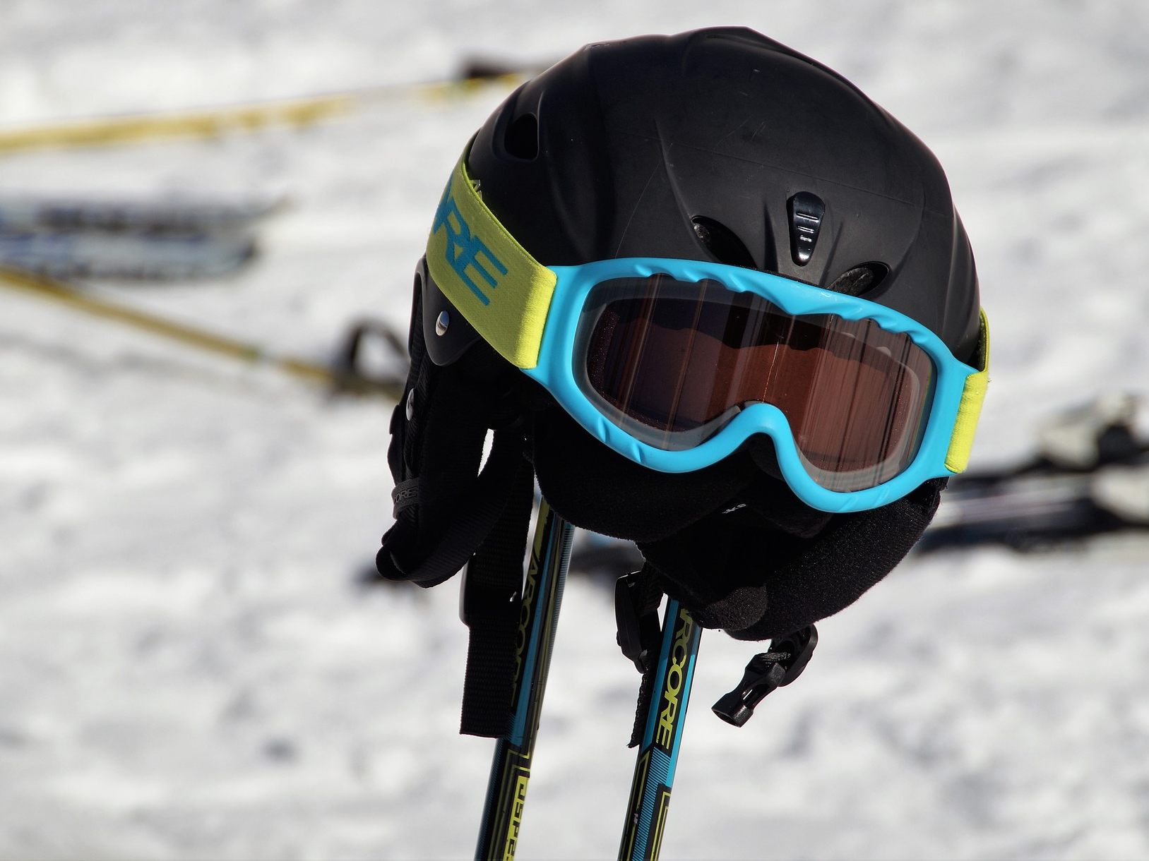 Laut einem Test des ÖAMTC ist der Schutz bei Ski- und Snowboardhelmen noch ausbaufähig. Laut einem Test des ÖAMTC ist der Schutz bei Ski- und Snowboardhelmen noch ausbaufähig.
